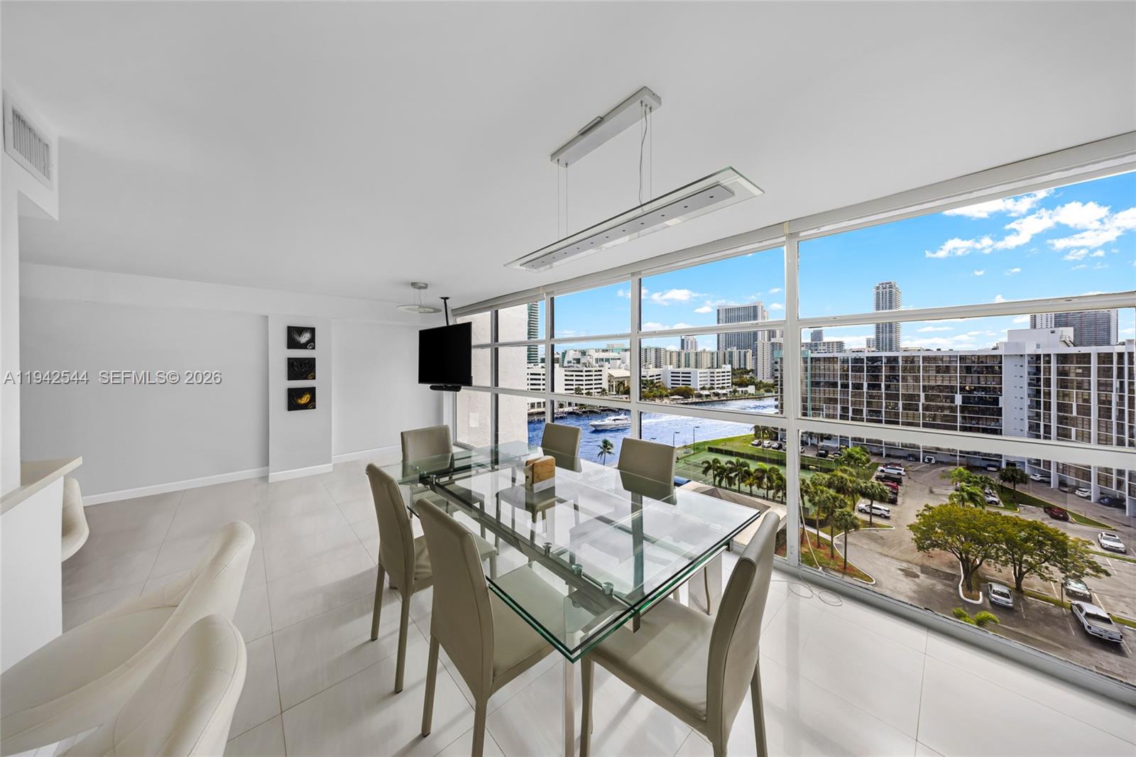 600 Parkview Dr #1114