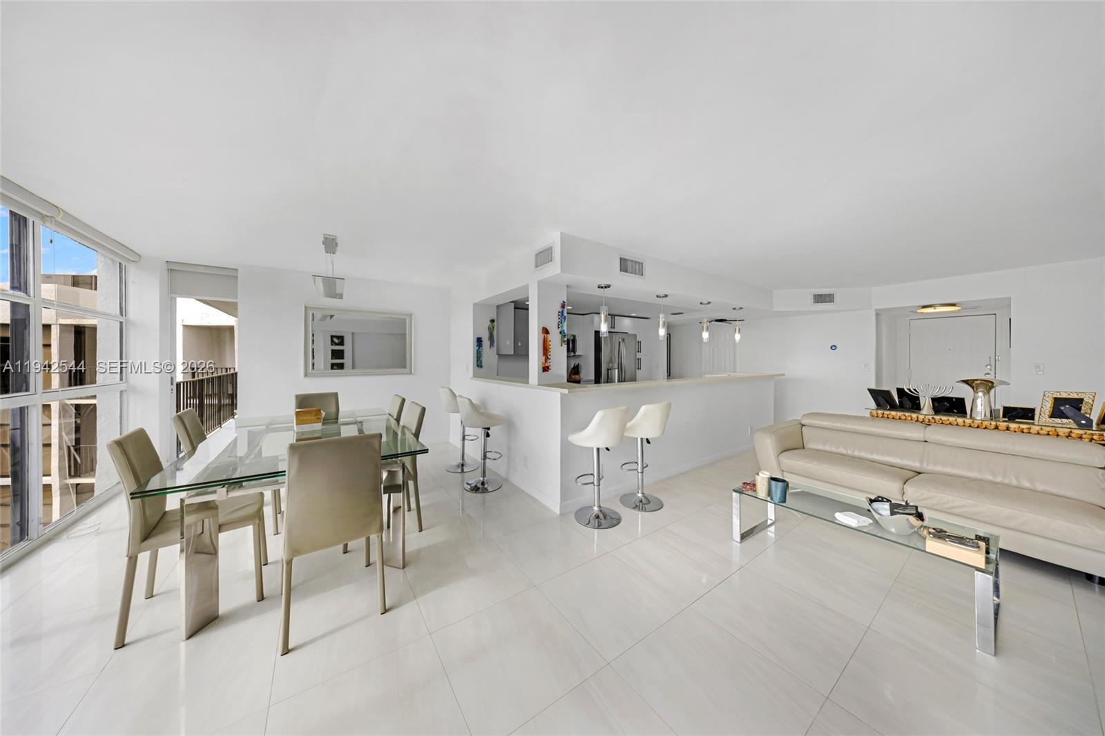 600 Parkview Dr #1114 Hallandale Beach, FL 33009