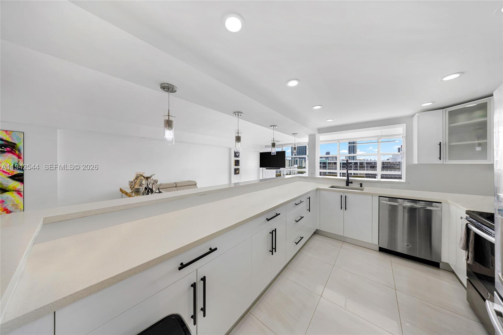 600 Parkview Dr #1114 Hallandale Beach, FL 33009