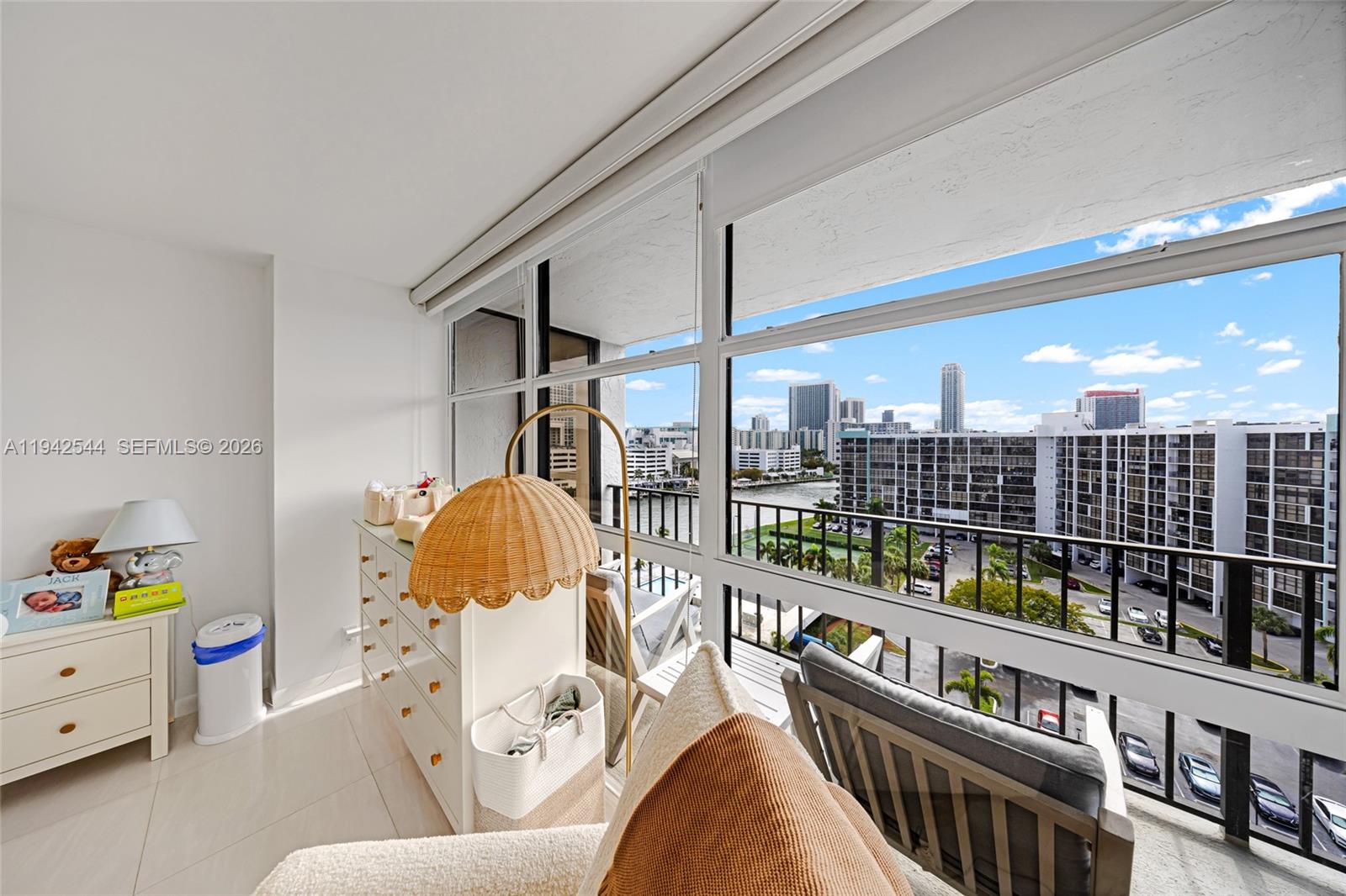 600 Parkview Dr #1114 Hallandale Beach, FL 33009