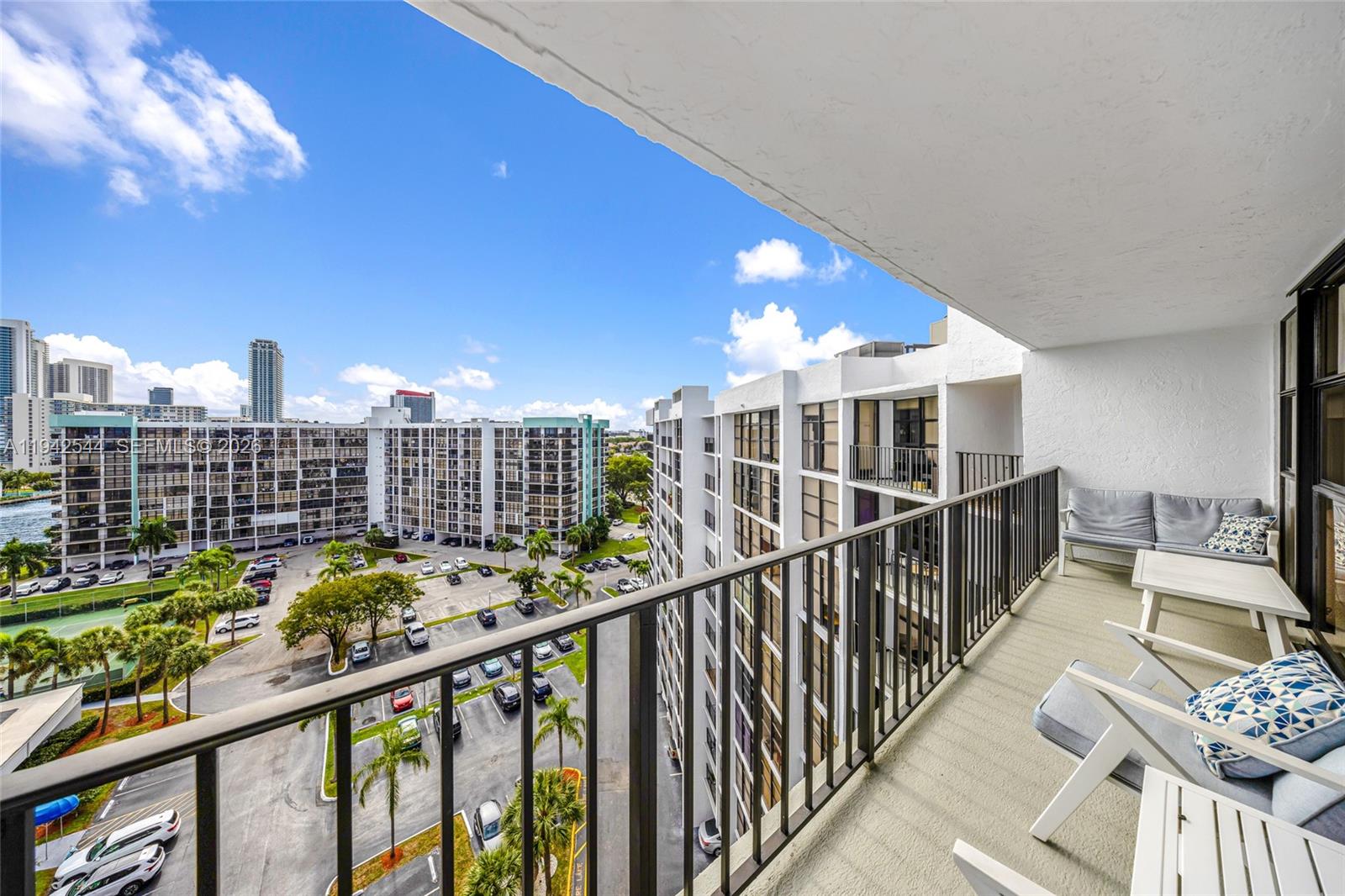 600 Parkview Dr #1114 Hallandale Beach, FL 33009