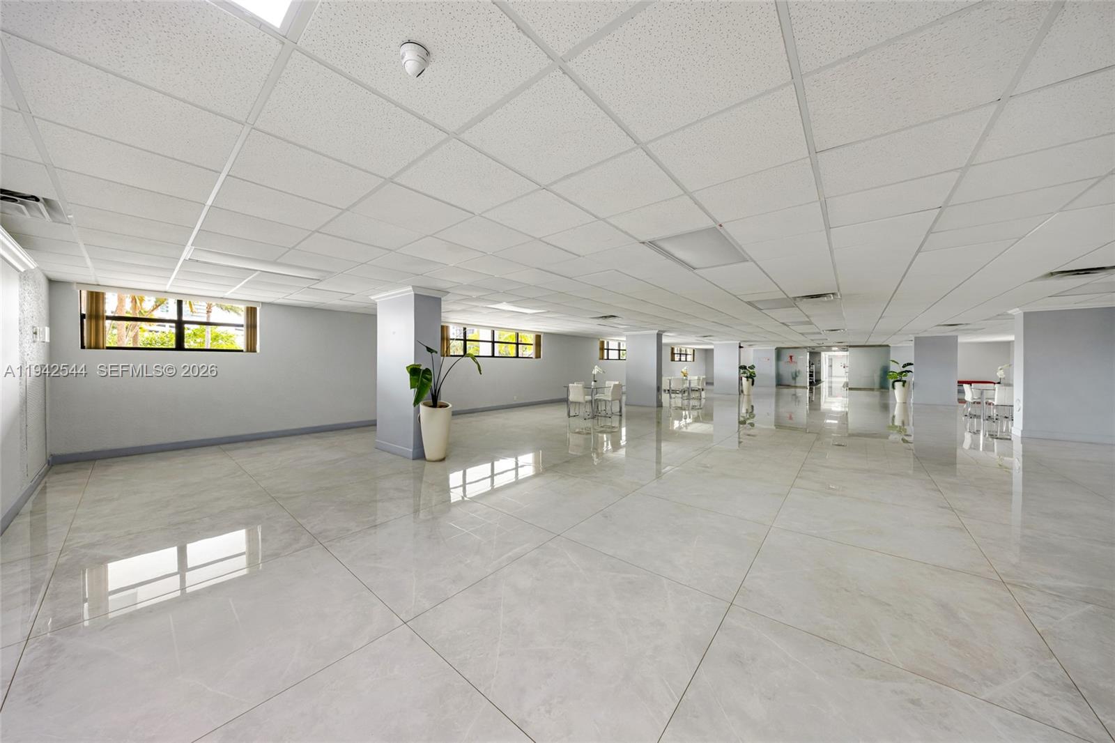 600 Parkview Dr #1114 Hallandale Beach, FL 33009