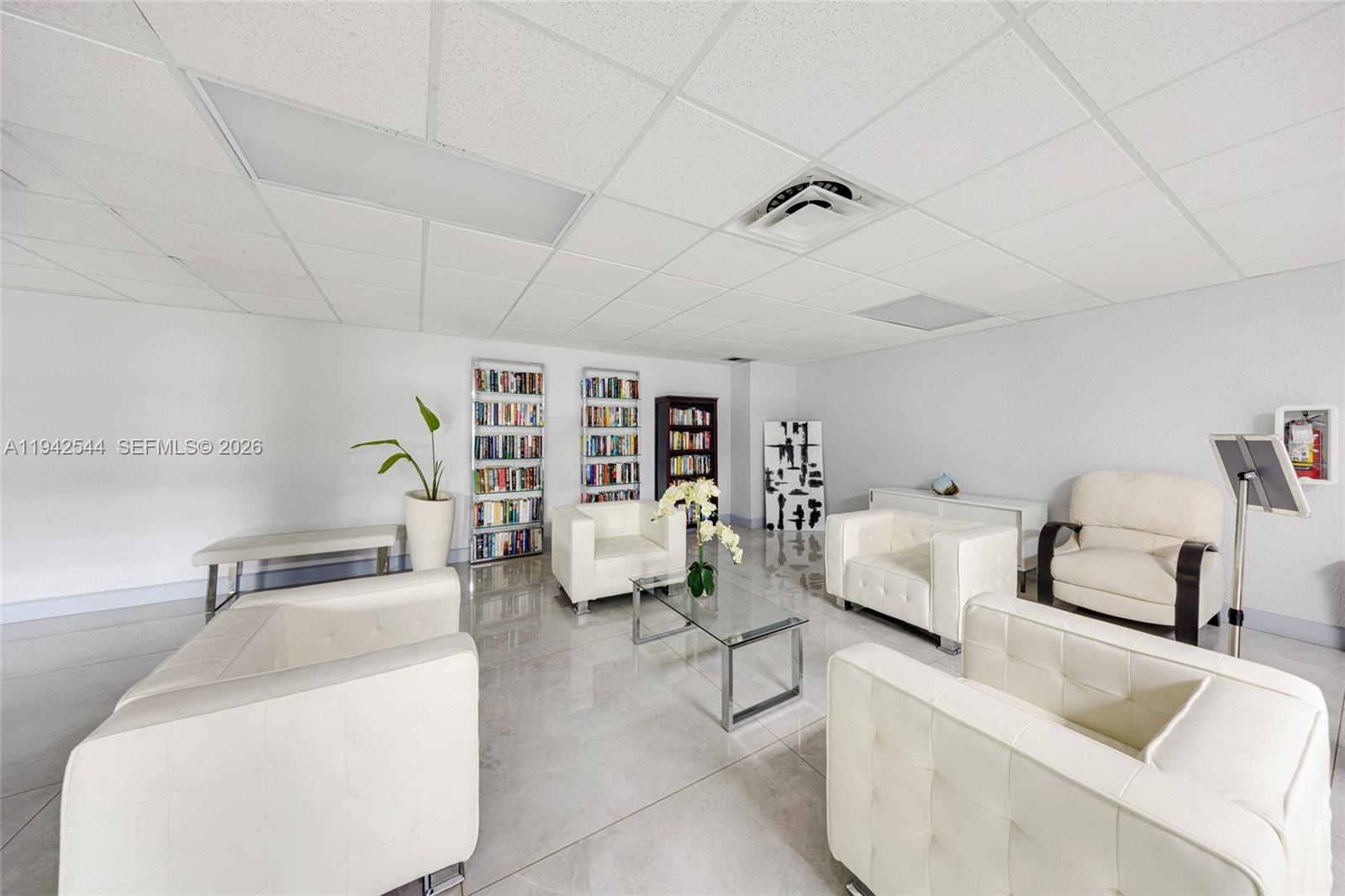 600 Parkview Dr #1114 Hallandale Beach, FL 33009