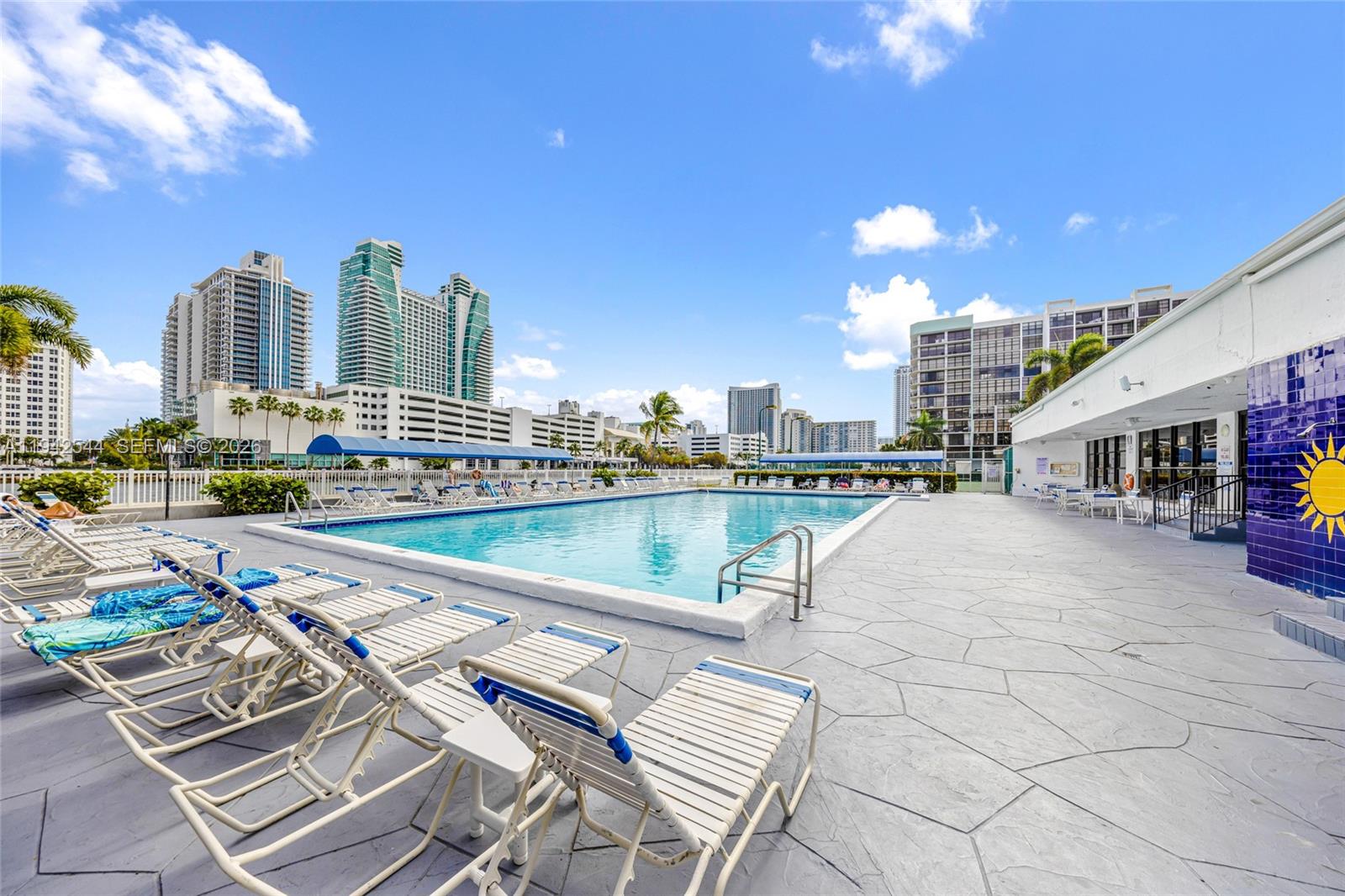 600 Parkview Dr #1114 Hallandale Beach, FL 33009