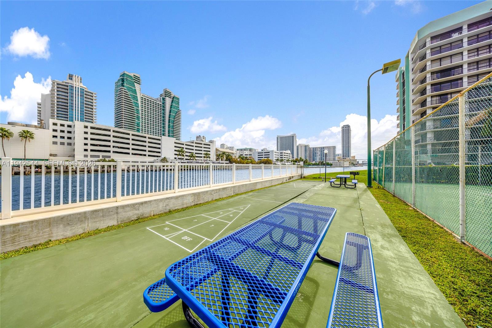 600 Parkview Dr #1114 Hallandale Beach, FL 33009