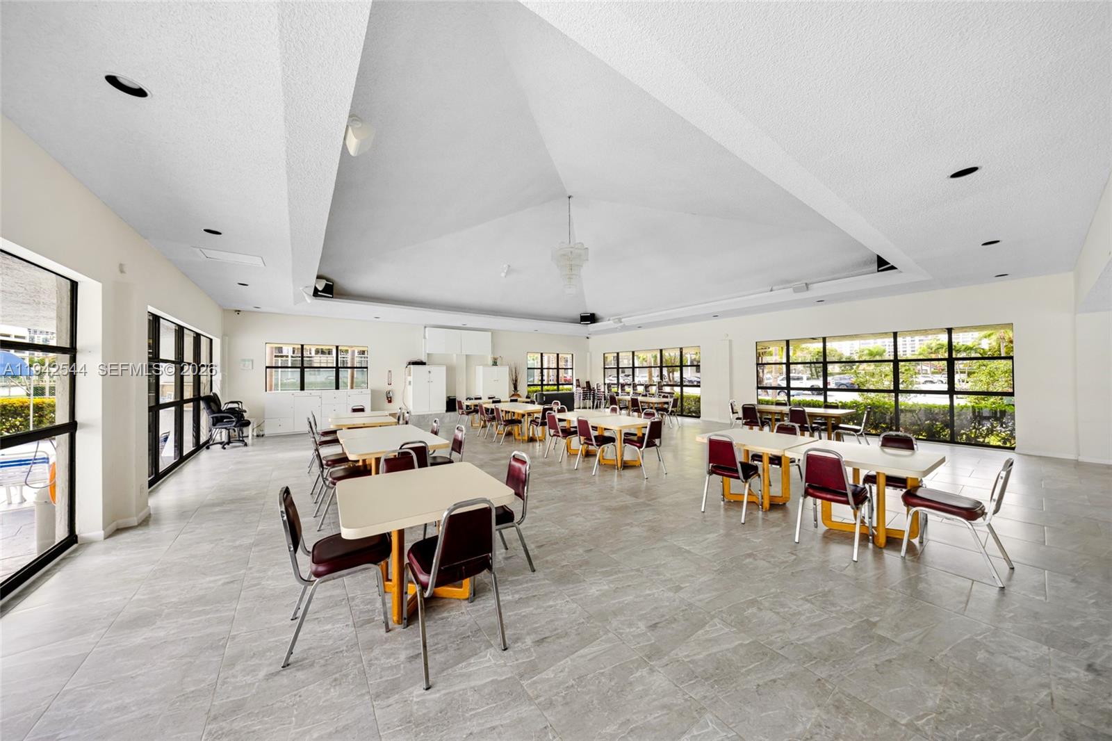 600 Parkview Dr #1114 Hallandale Beach, FL 33009