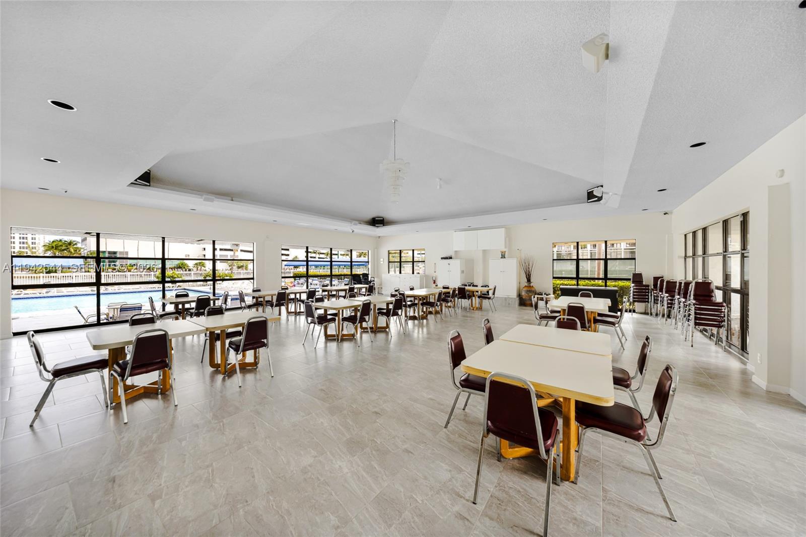 600 Parkview Dr #1114 Hallandale Beach, FL 33009