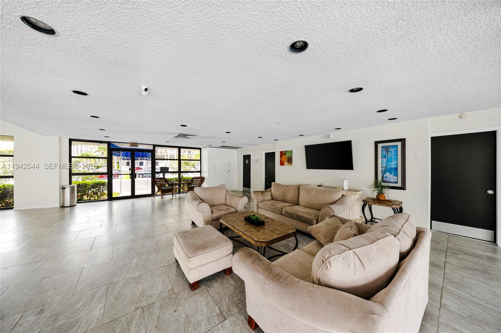 600 Parkview Dr #1114 Hallandale Beach, FL 33009