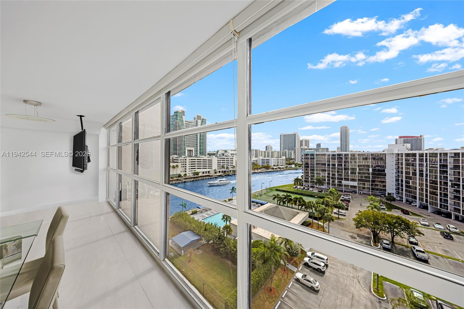 600 Parkview Dr #1114 Hallandale Beach, FL 33009