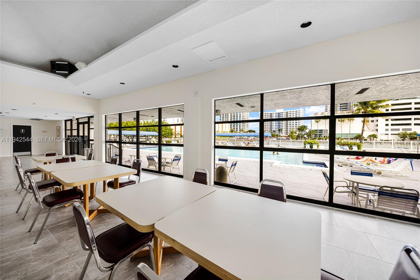 600 Parkview Dr #1114 Hallandale Beach, FL 33009