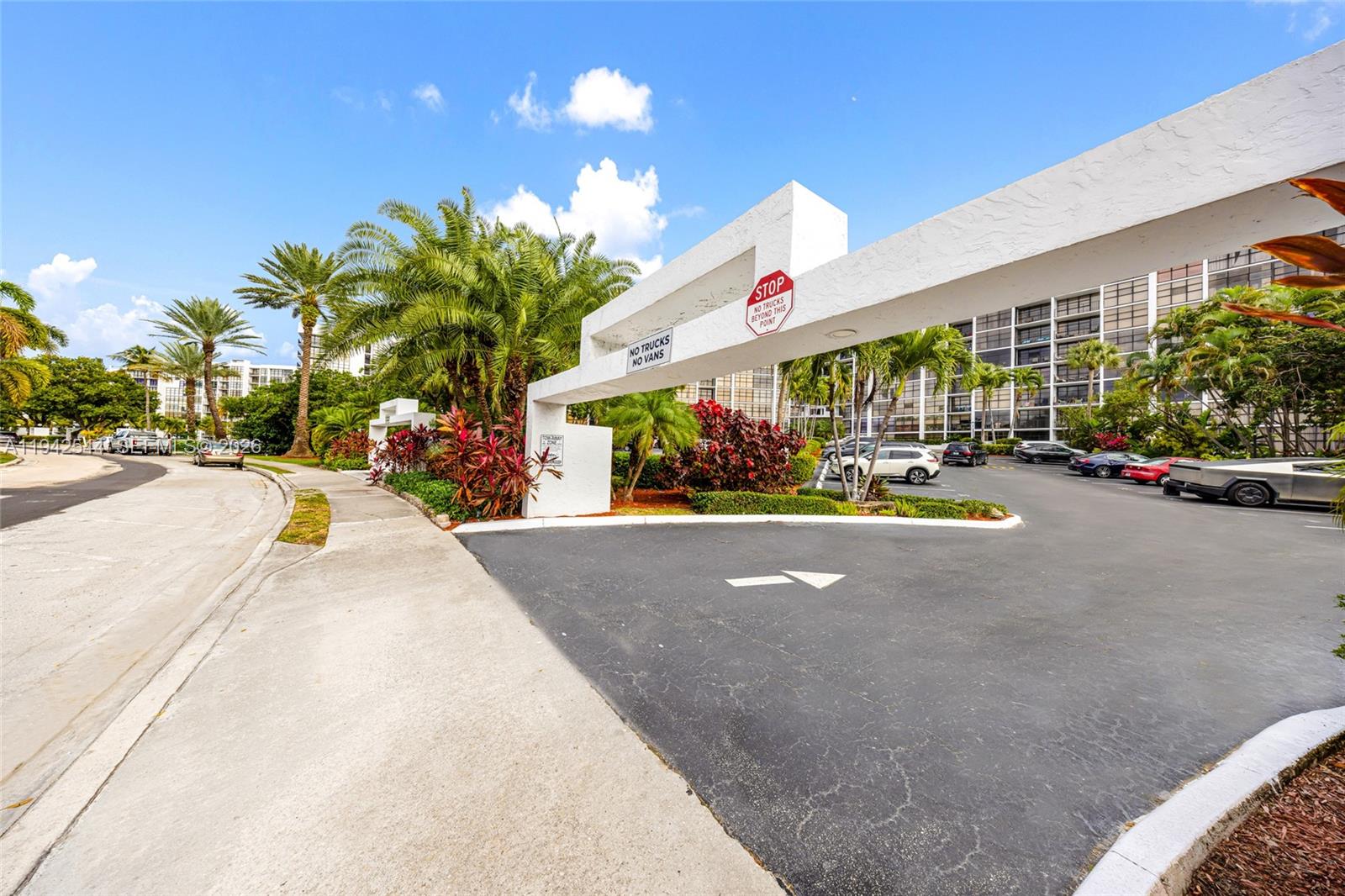 600 Parkview Dr #1114 Hallandale Beach, FL 33009