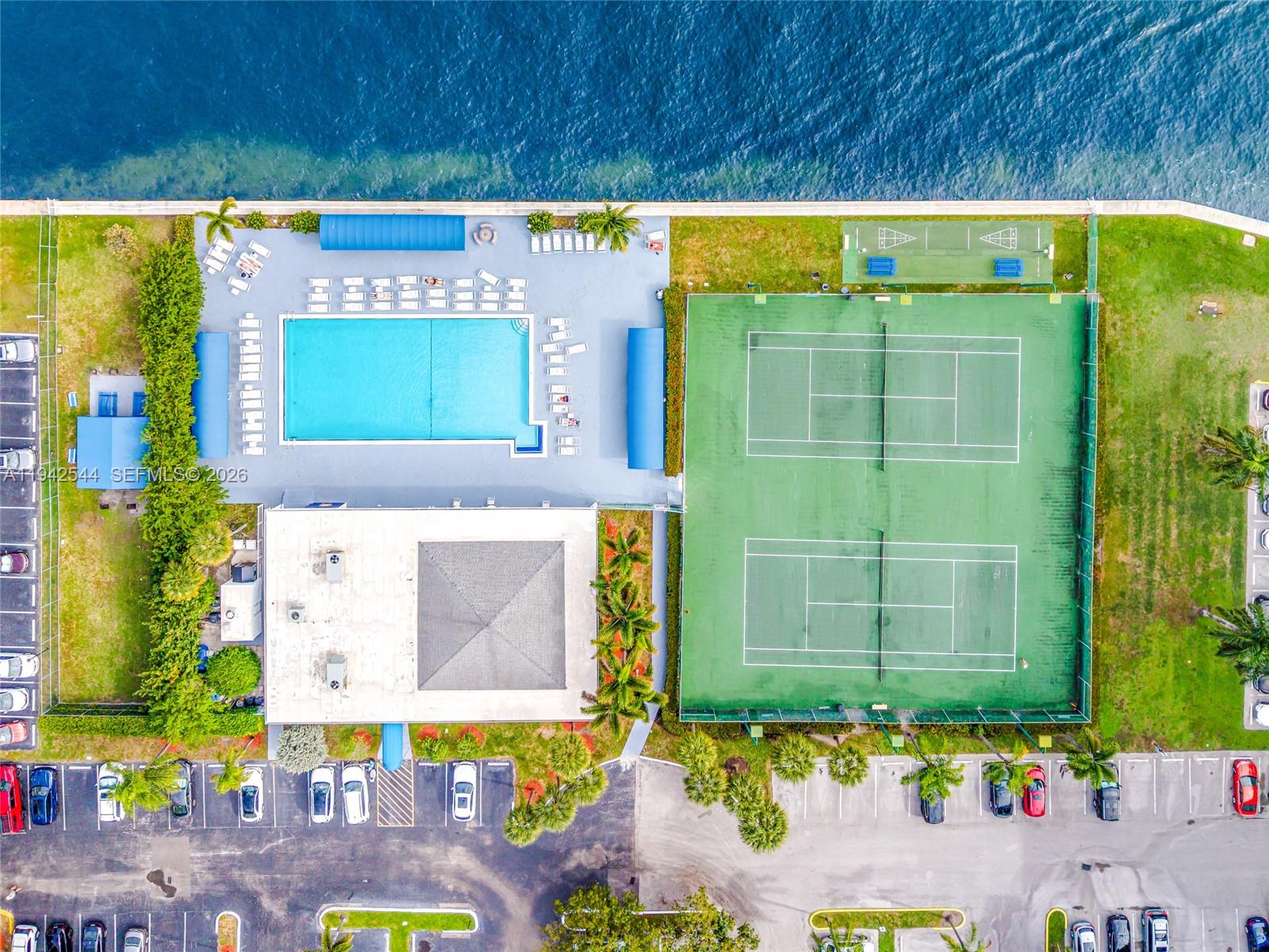 600 Parkview Dr #1114 Hallandale Beach, FL 33009