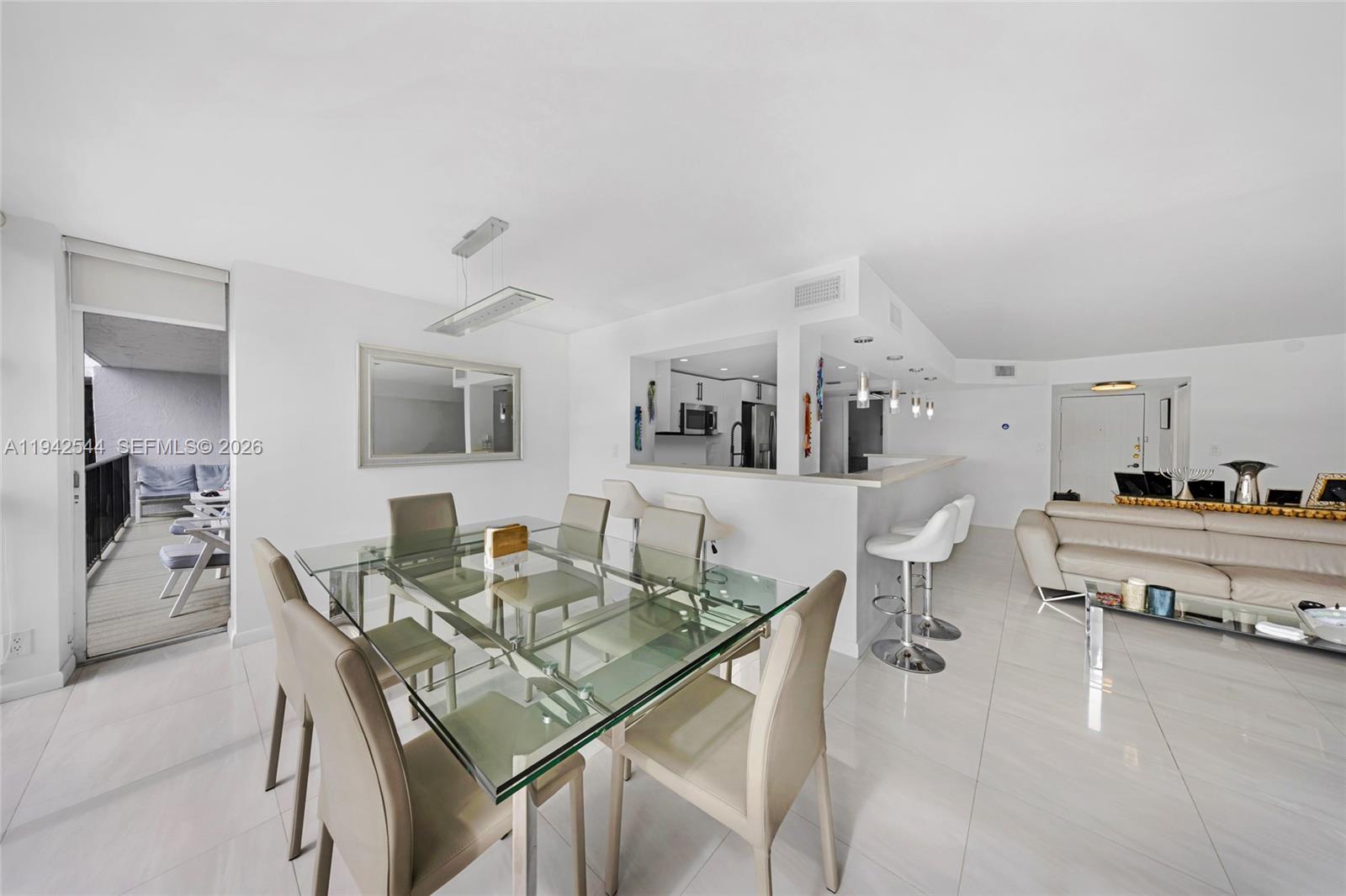 600 Parkview Dr #1114 Hallandale Beach, FL 33009