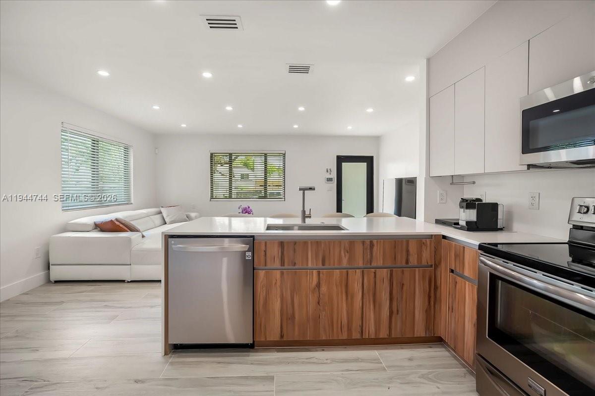 70 NW 47th Ter Miami, FL 33127