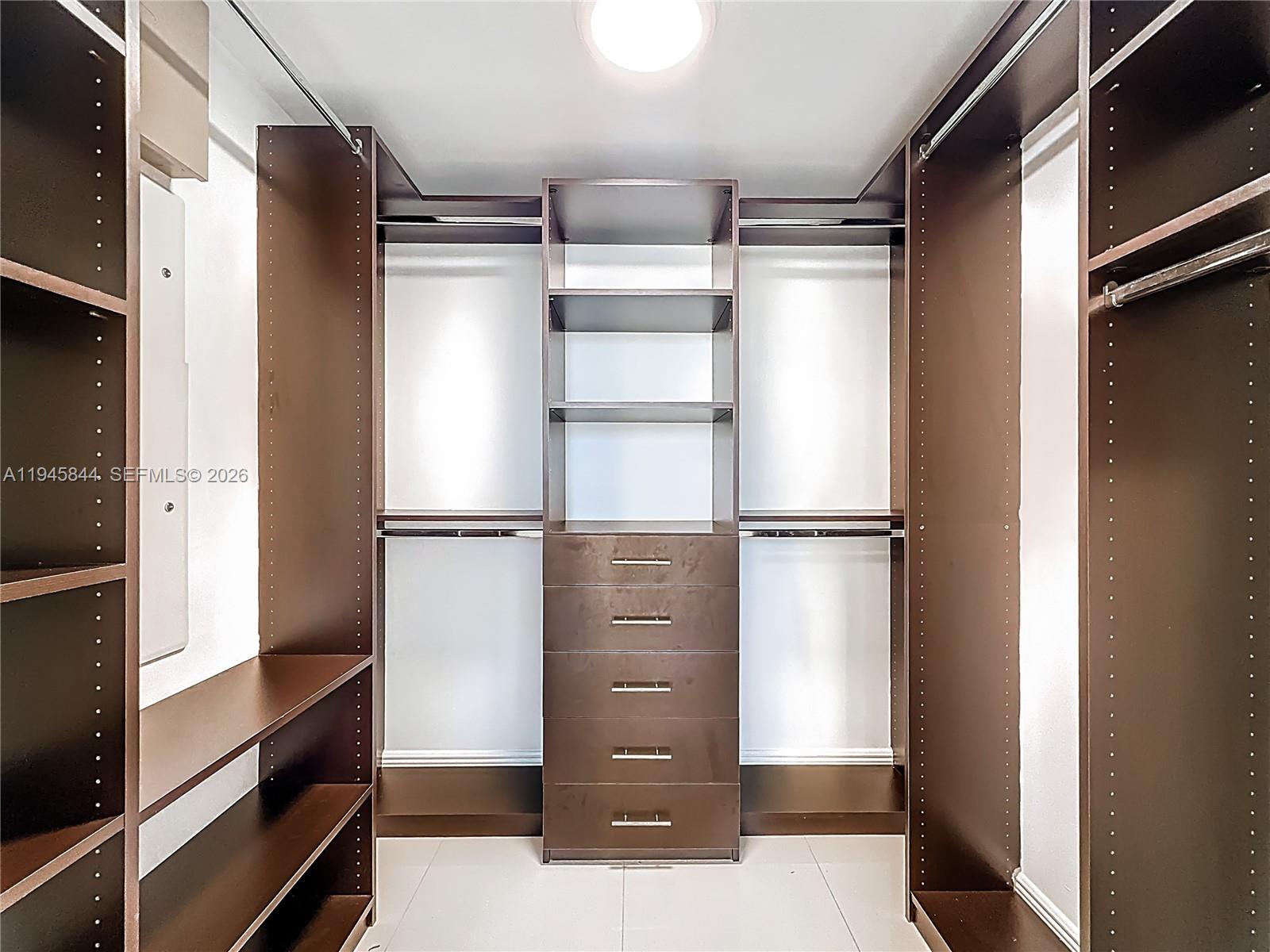 image Icon Brickell Tower 122