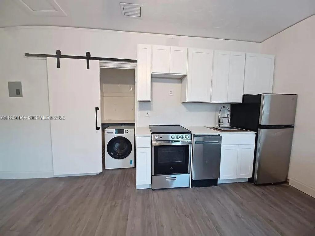 2822 Pine Tree Dr #4A