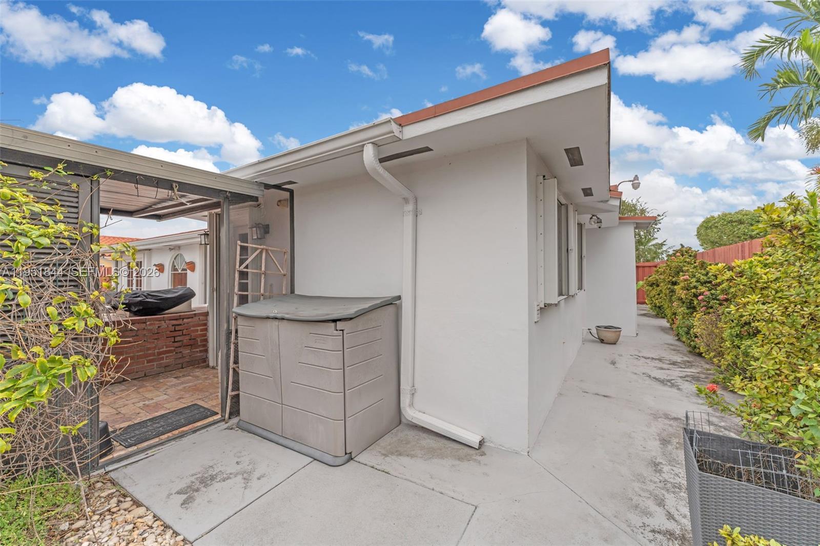 1232 SW 132nd Ct Miami, FL 33184