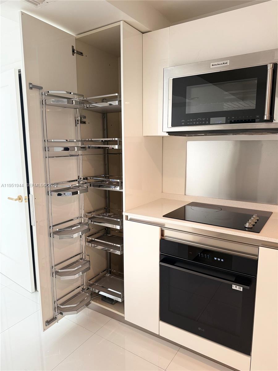 4000 Towerside Ter #1704 Miami, FL 33138