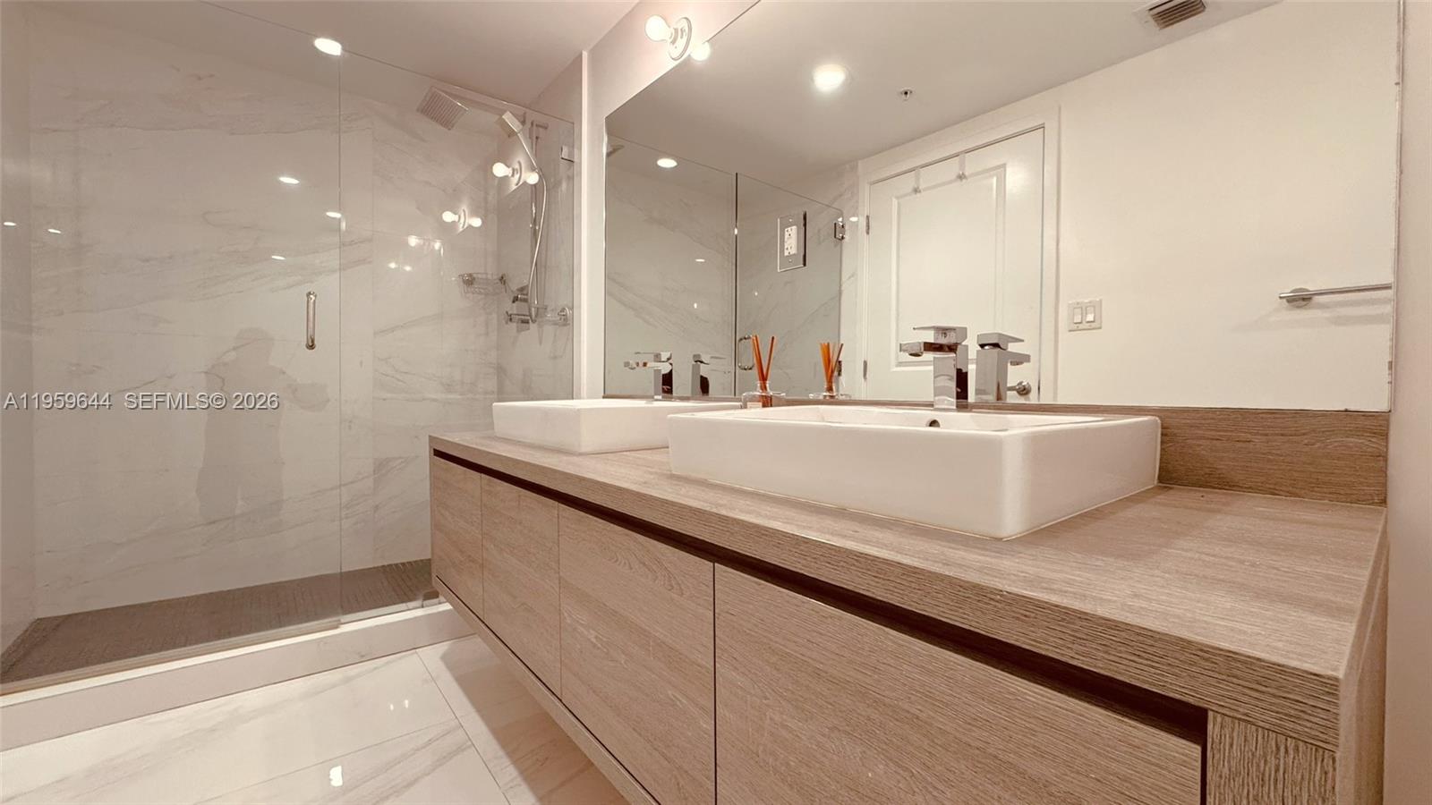 image 400 Sunny Isles40