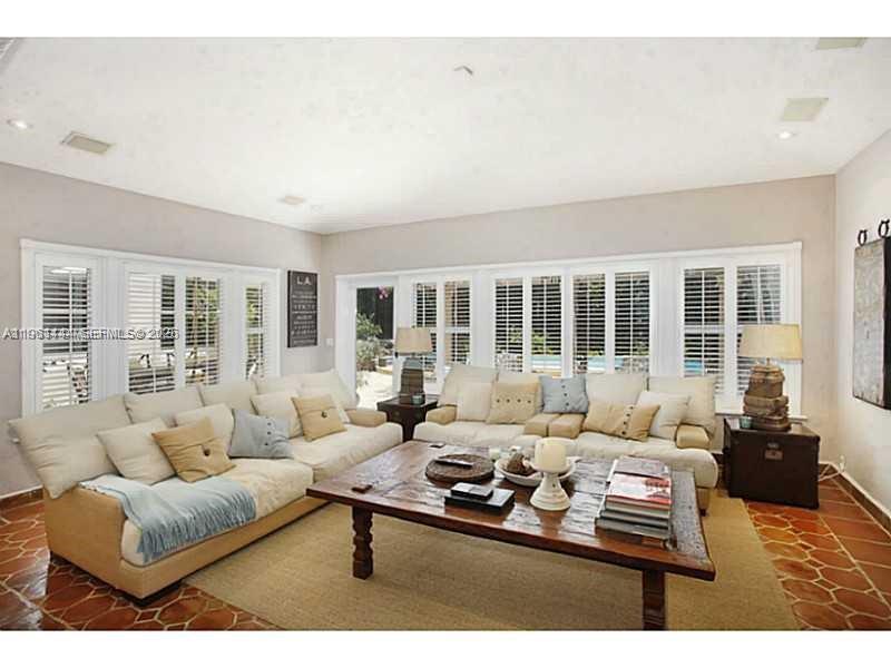 5621 Alton Rd Miami Beach, FL 33140