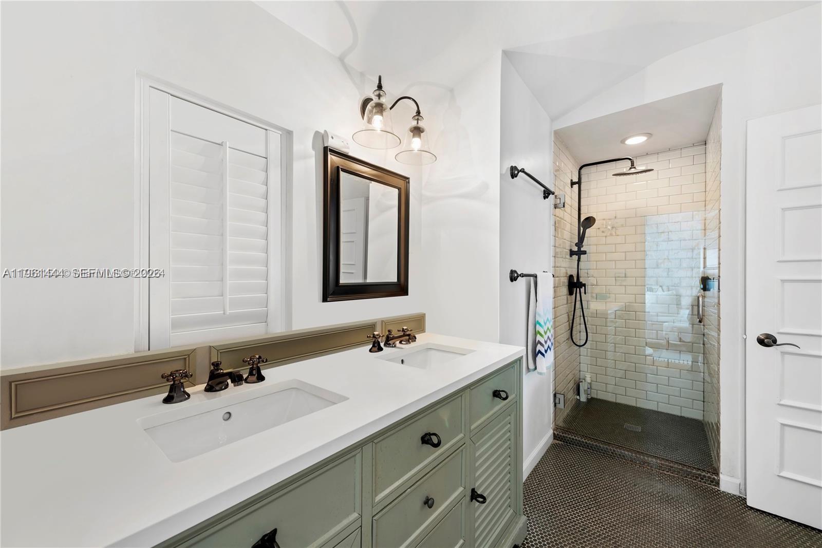 5621 Alton Rd Miami Beach, FL 33140