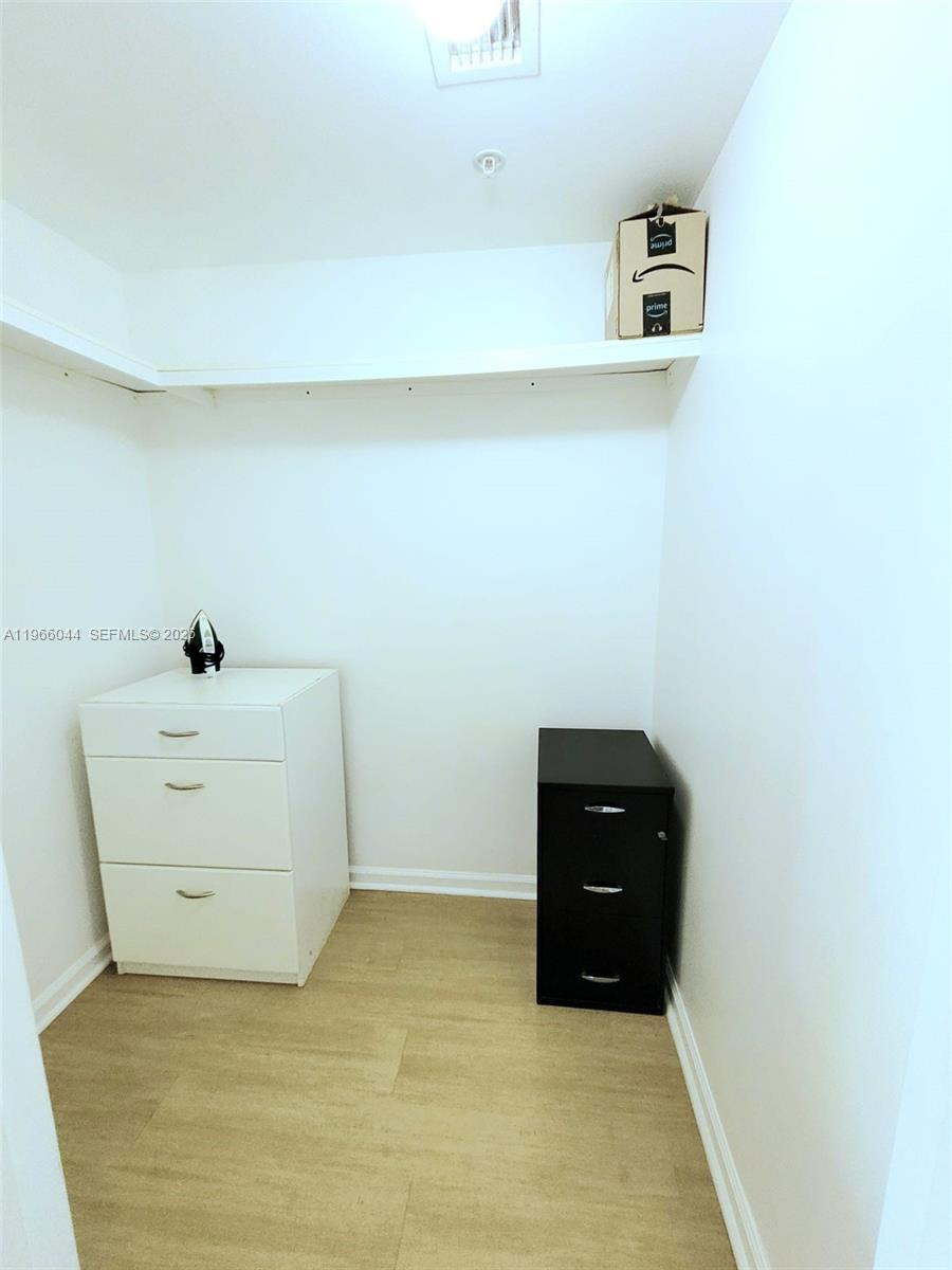 image Porto Bellagio Condo17