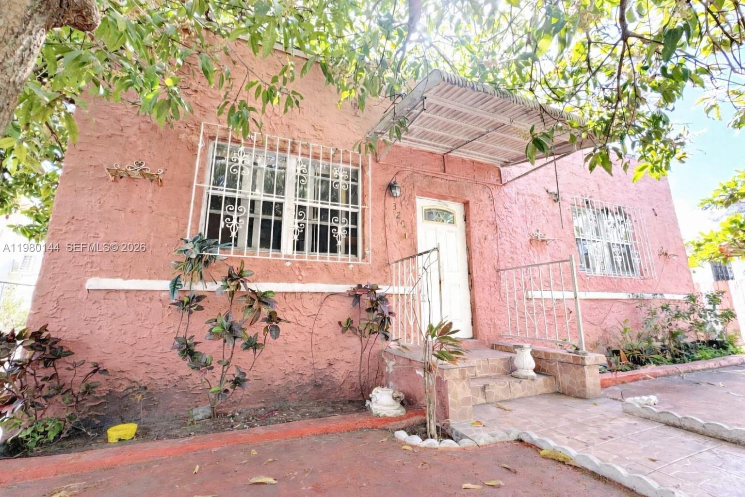 320 NE 55th St Miami, FL 33137