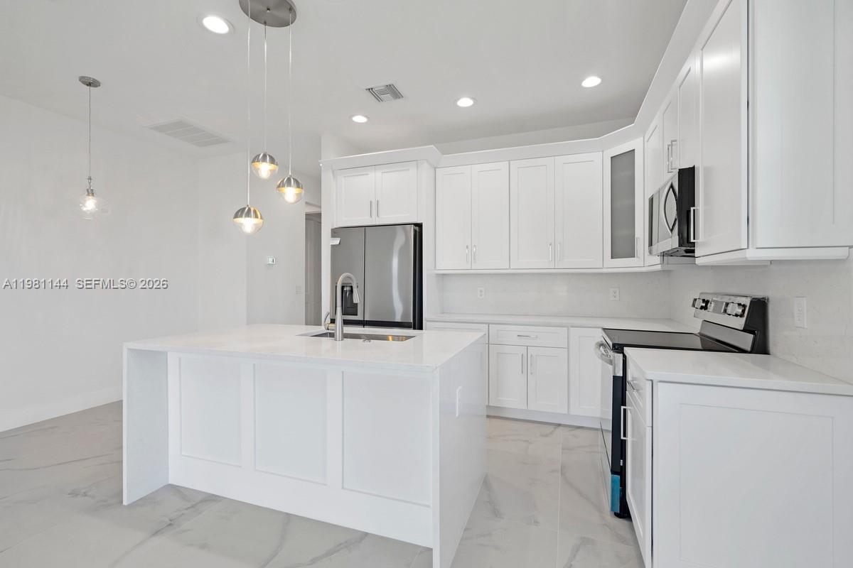 1105 SE 38th St Cape Coral, FL 33904