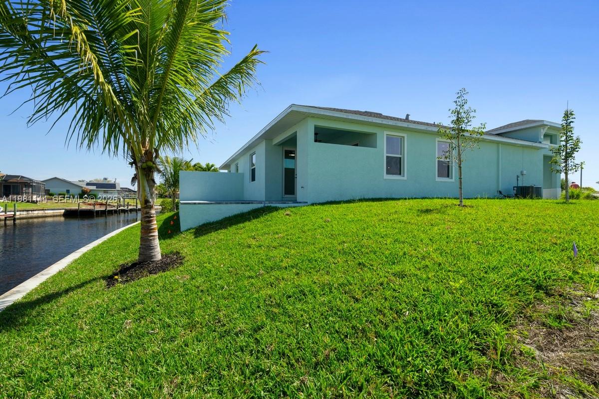 1105 SE 38th St Cape Coral, FL 33904