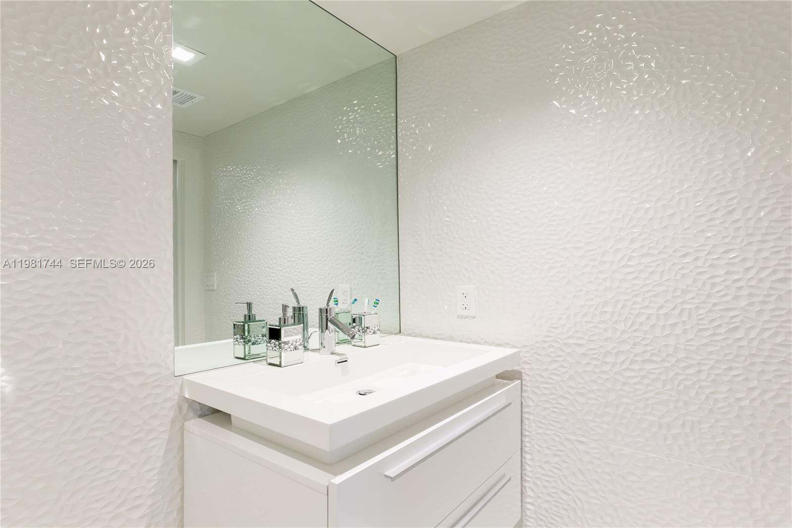 image Beach Club 215