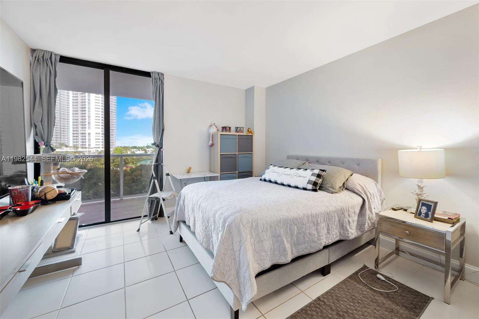 3731 N Country Clb Dr #521 Aventura, FL 33180