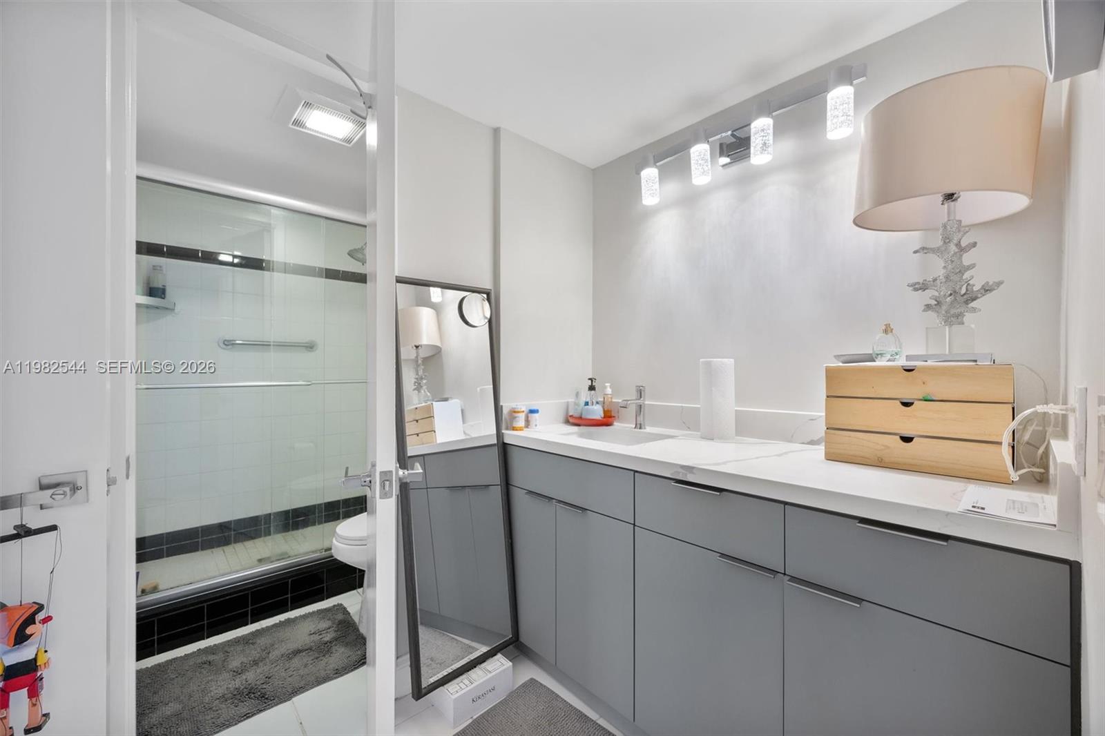 3731 N Country Clb Dr #521 Aventura, FL 33180