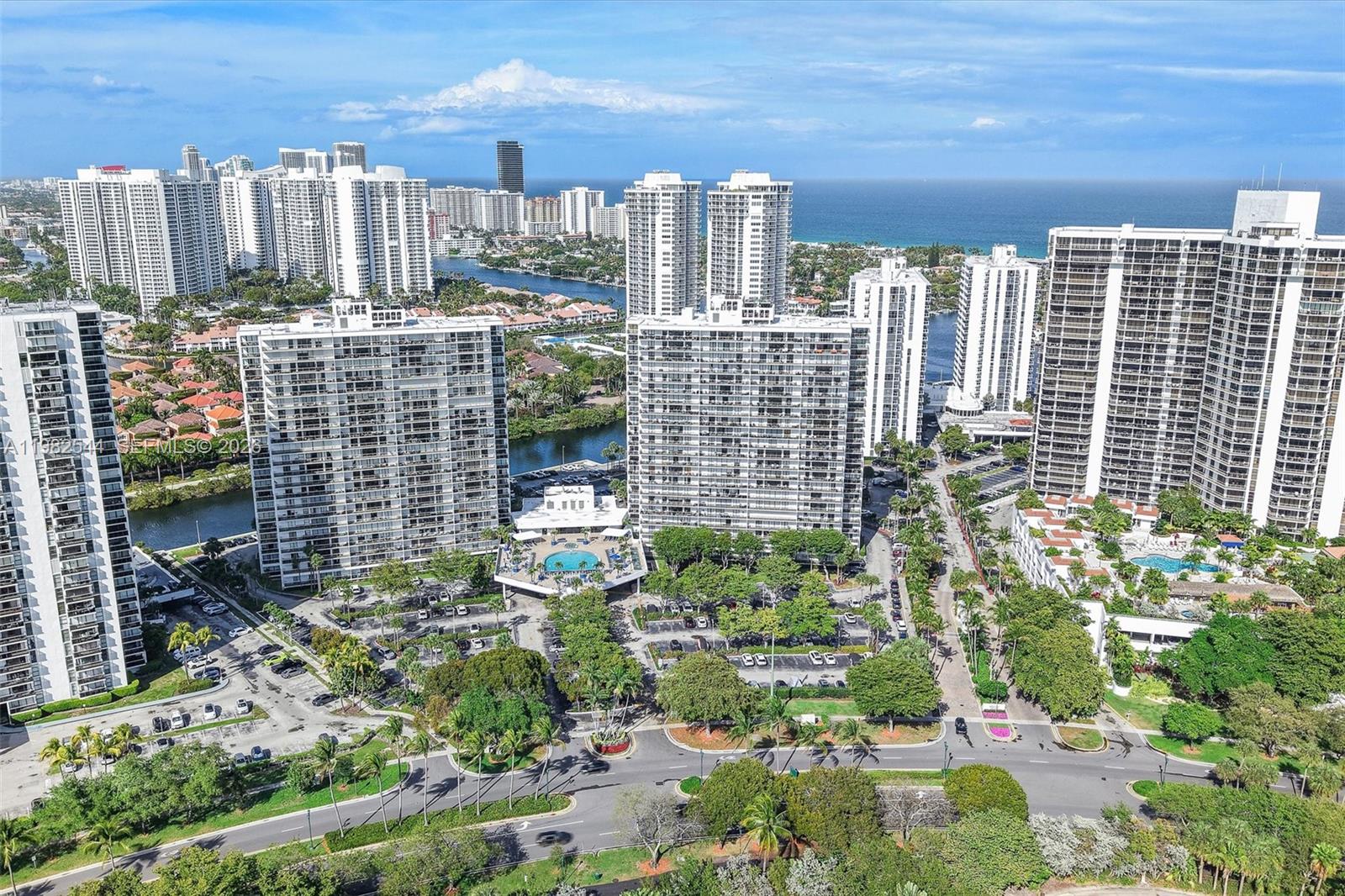 3731 N Country Clb Dr #521 Aventura, FL 33180