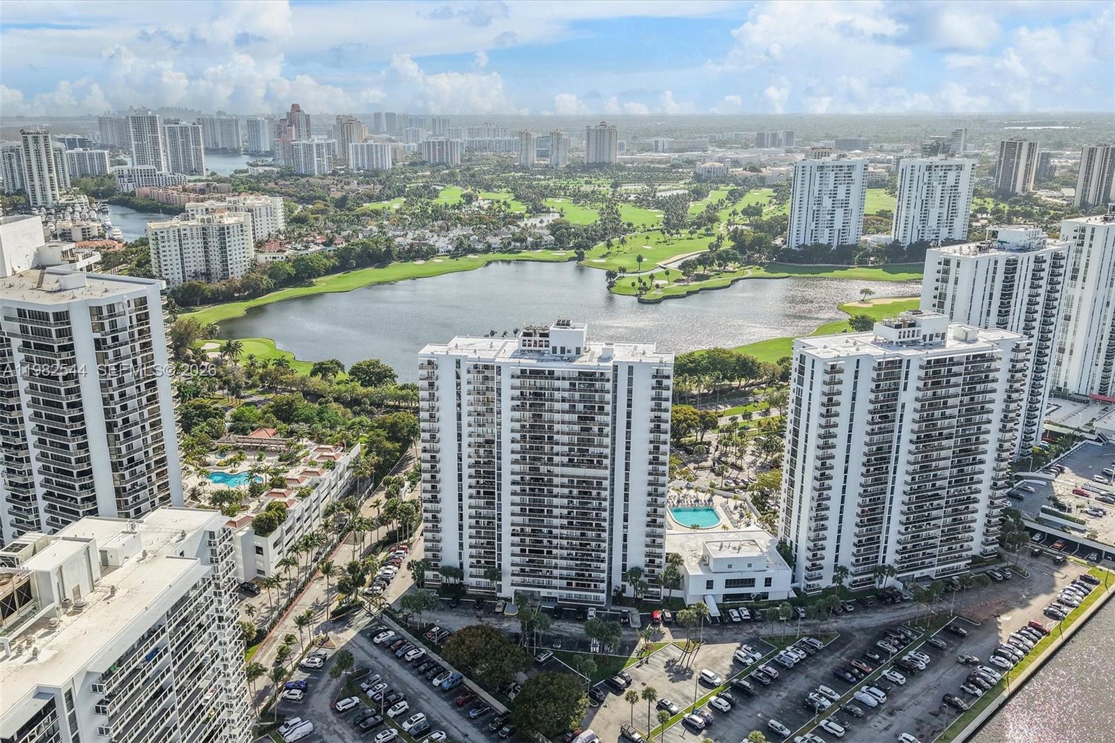 3731 N Country Clb Dr #521 Aventura, FL 33180