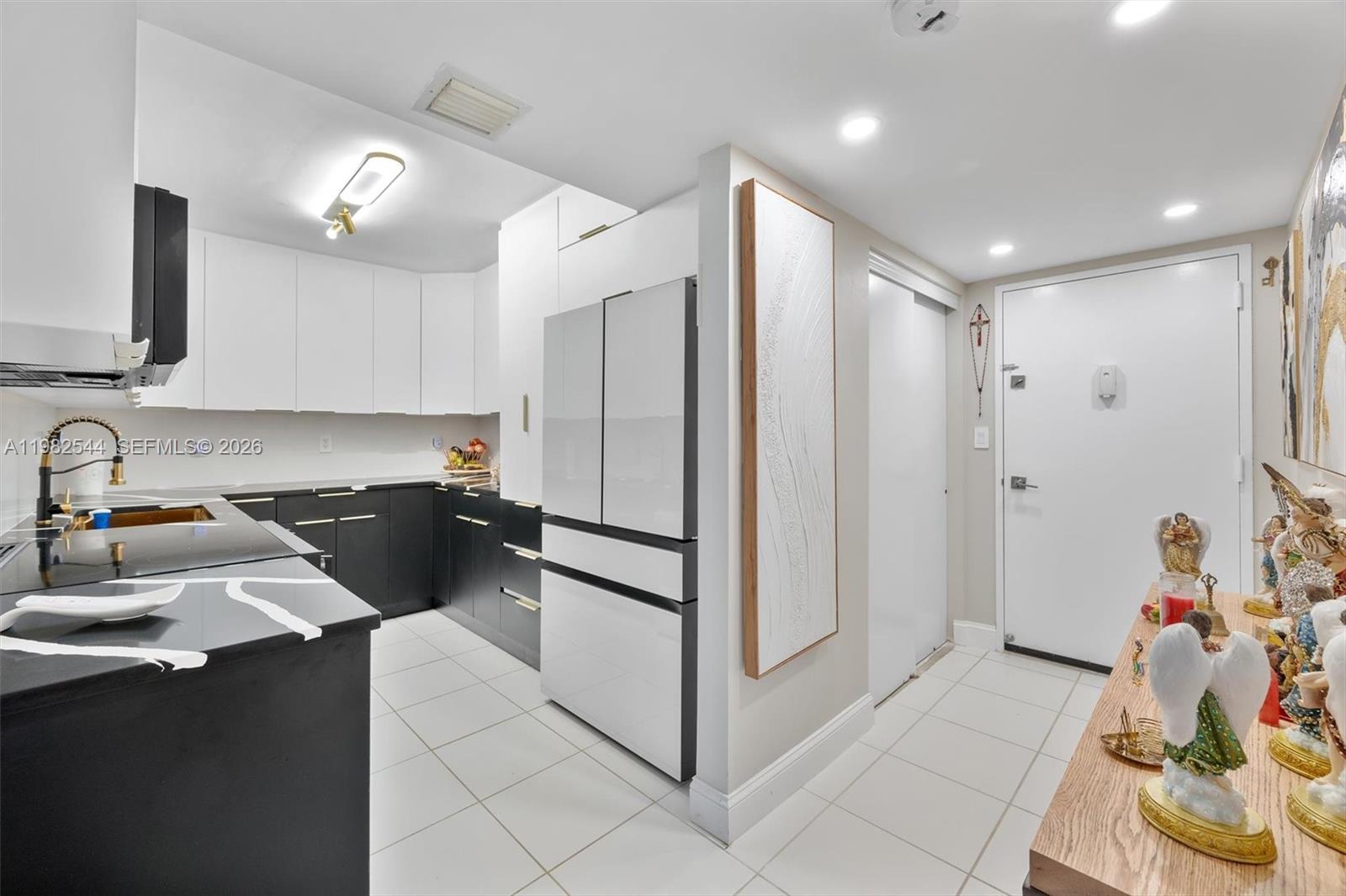 3731 N Country Clb Dr #521 Aventura, FL 33180