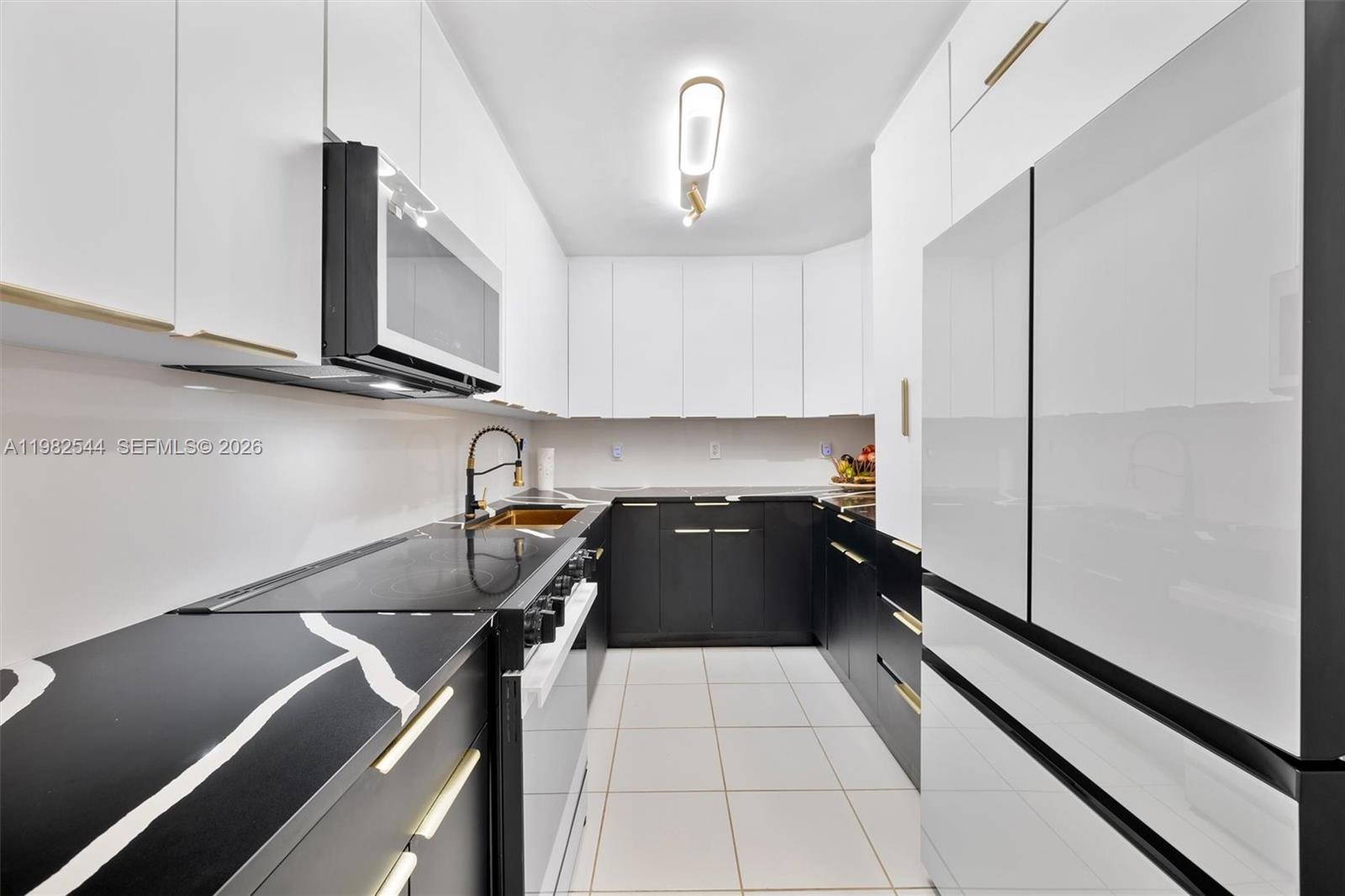 3731 N Country Clb Dr #521 Aventura, FL 33180