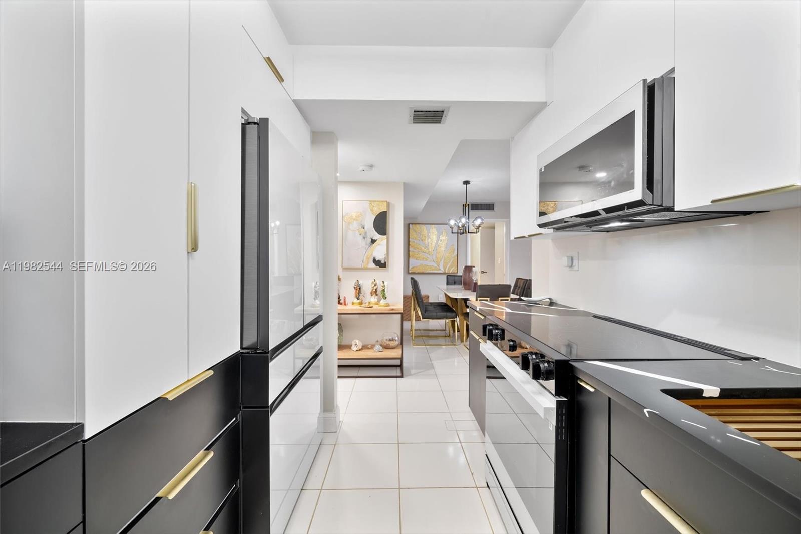 3731 N Country Clb Dr #521 Aventura, FL 33180