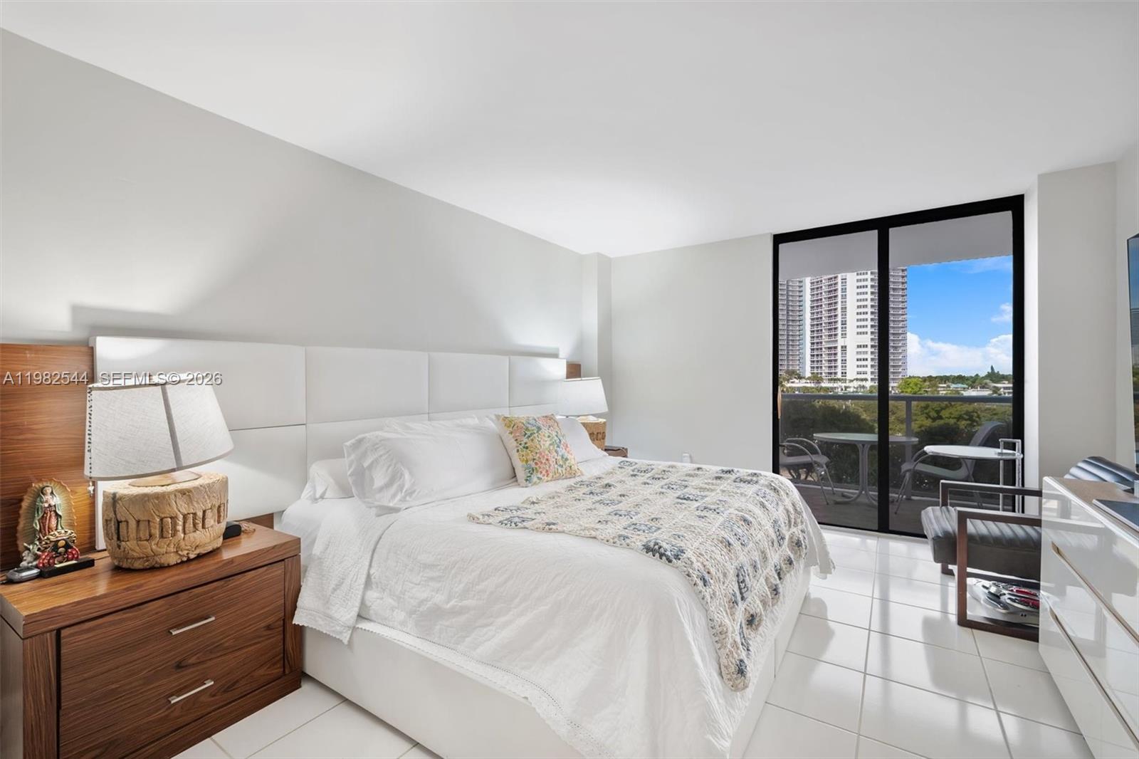 3731 N Country Clb Dr #521 Aventura, FL 33180