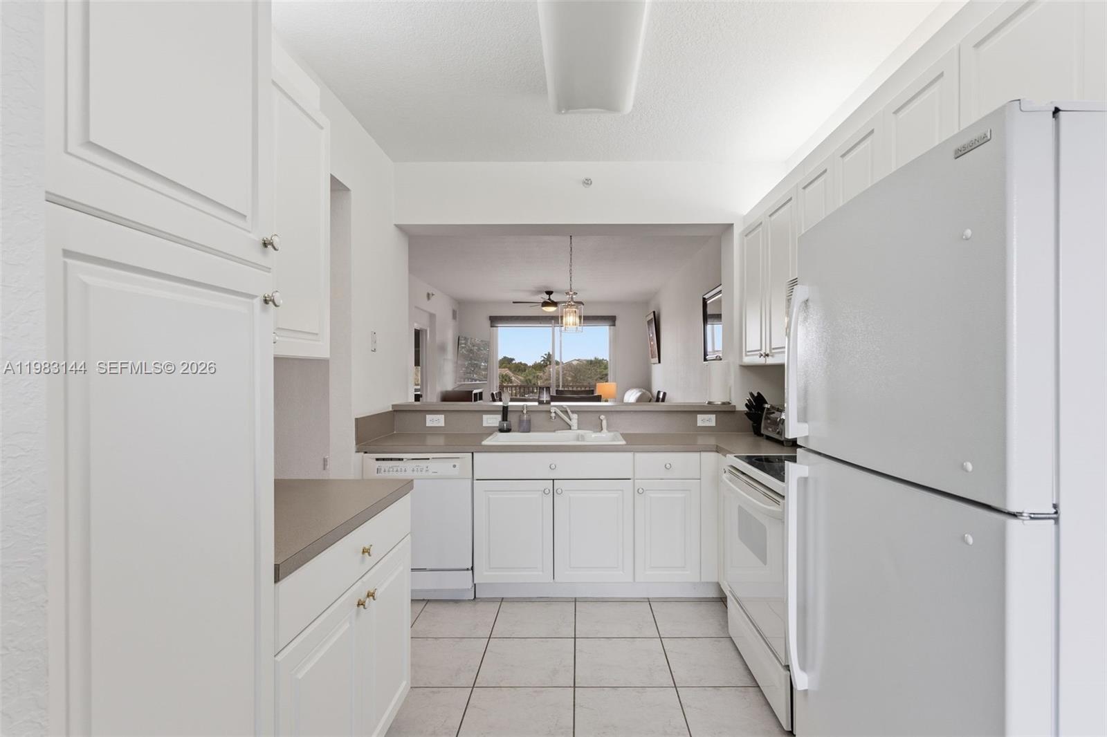 7765 Yardley Dr #313 Tamarac, FL 33321