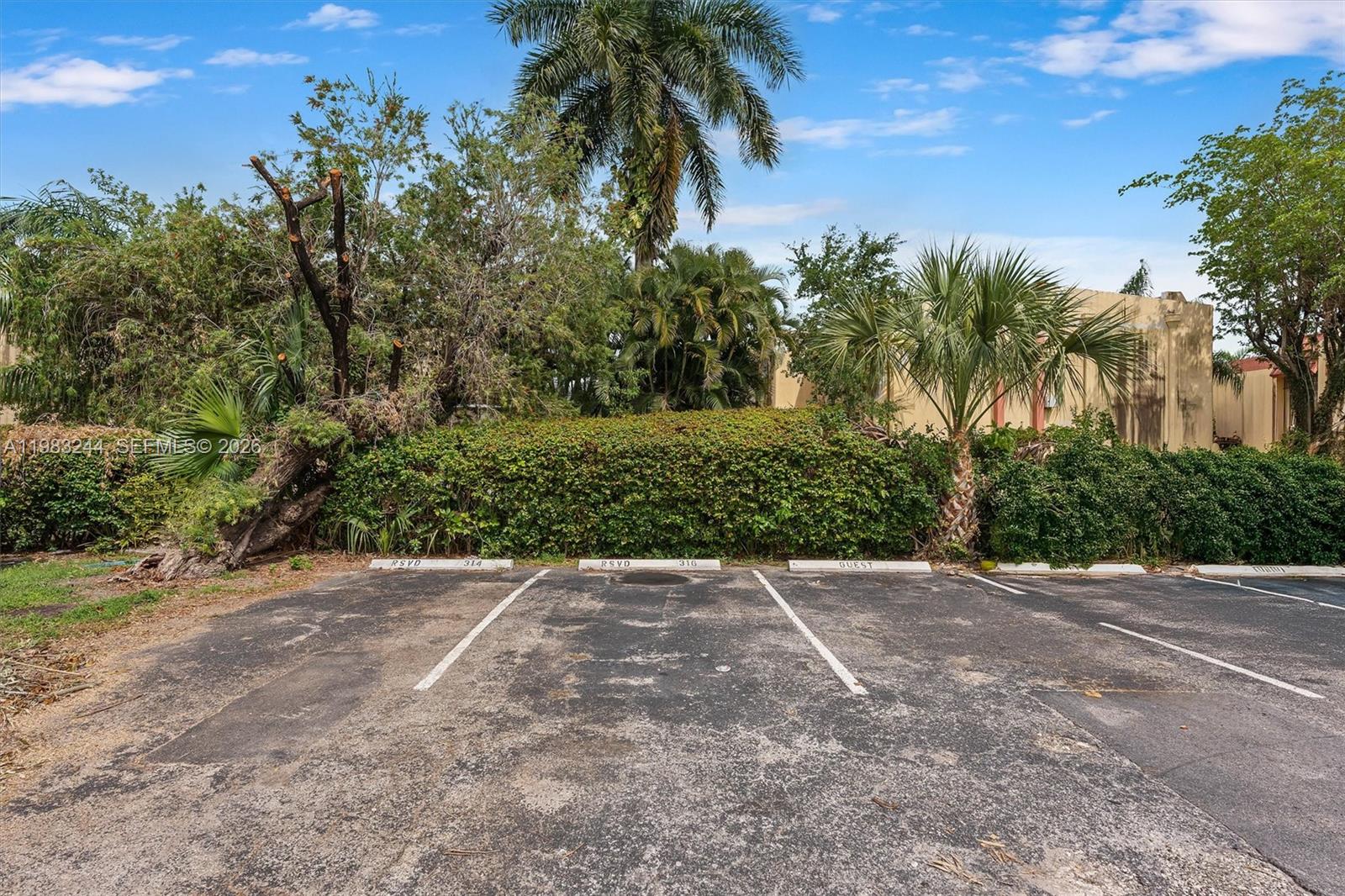 314 NE 142nd St #16C Miami, FL 33161