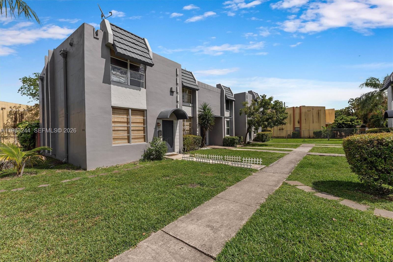 314 NE 142nd St #16C Miami, FL 33161