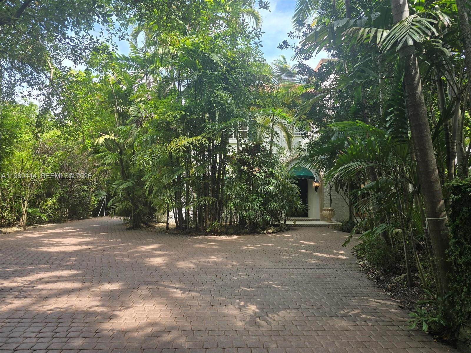 3685 Royal Palm Ave Miami, FL 33133