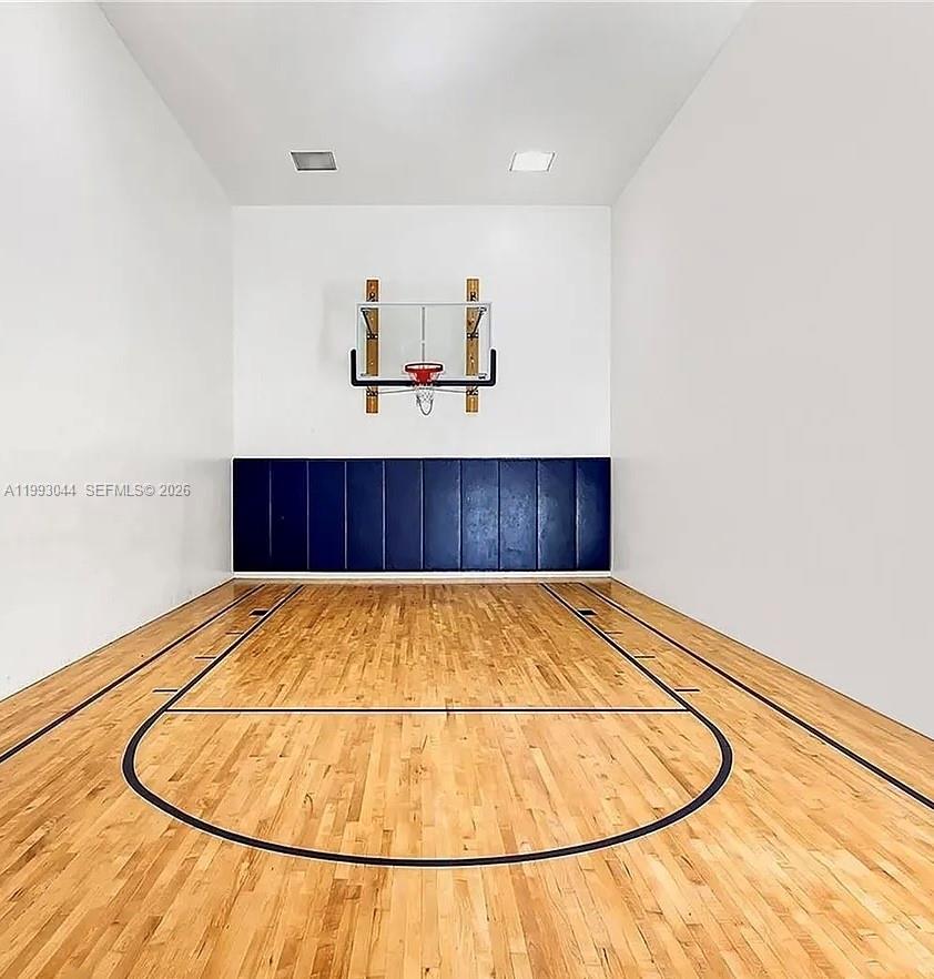 5555 Collins Ave #3N Miami Beach, FL 33140