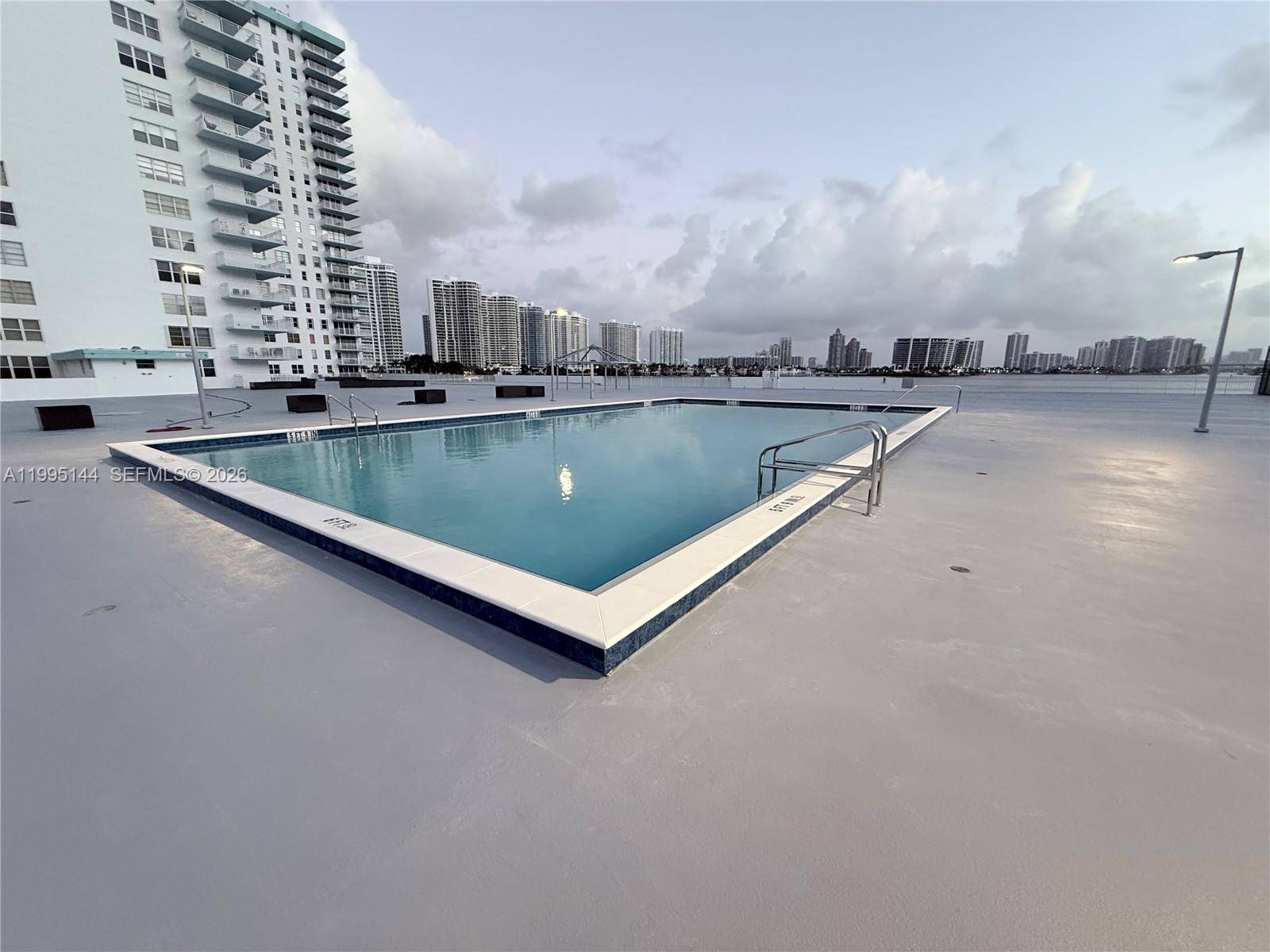 image Winston Towers 50027