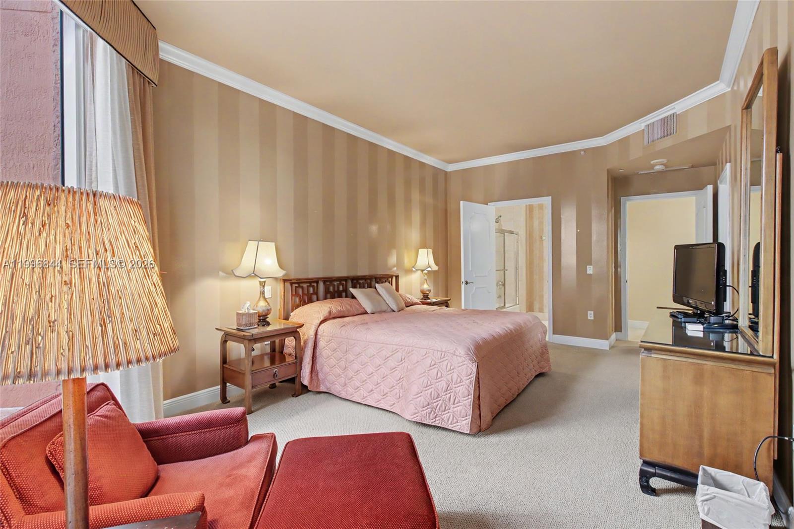 60 Edgewater Dr #3G Coral Gables, FL 33133