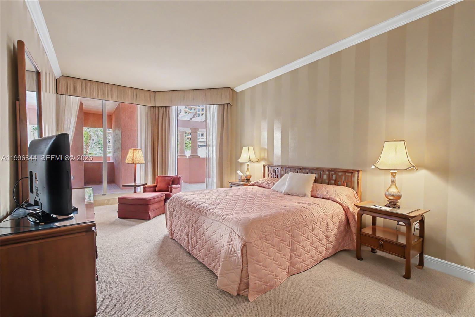 60 Edgewater Dr #3G Coral Gables, FL 33133