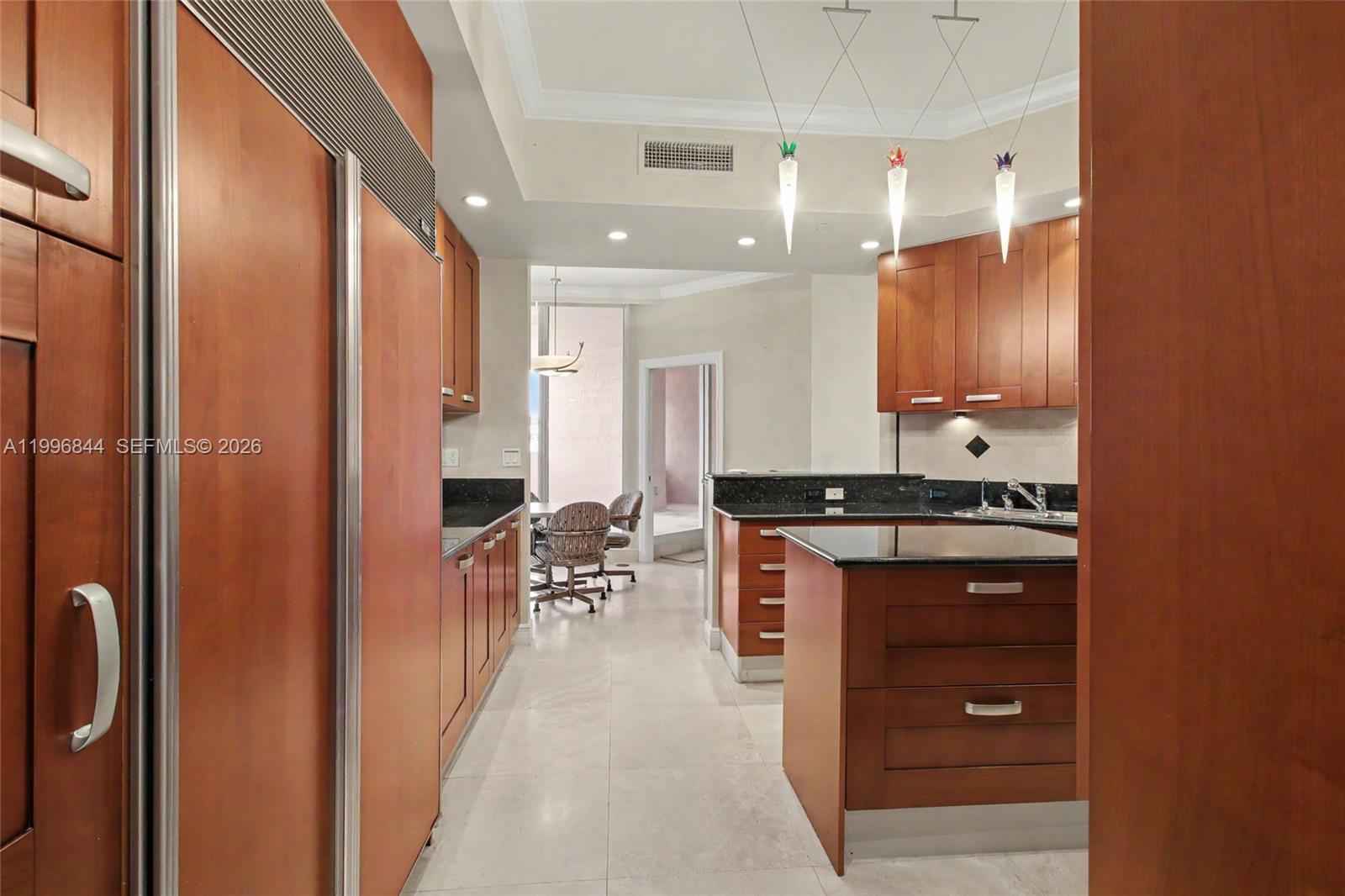 60 Edgewater Dr #3G Coral Gables, FL 33133