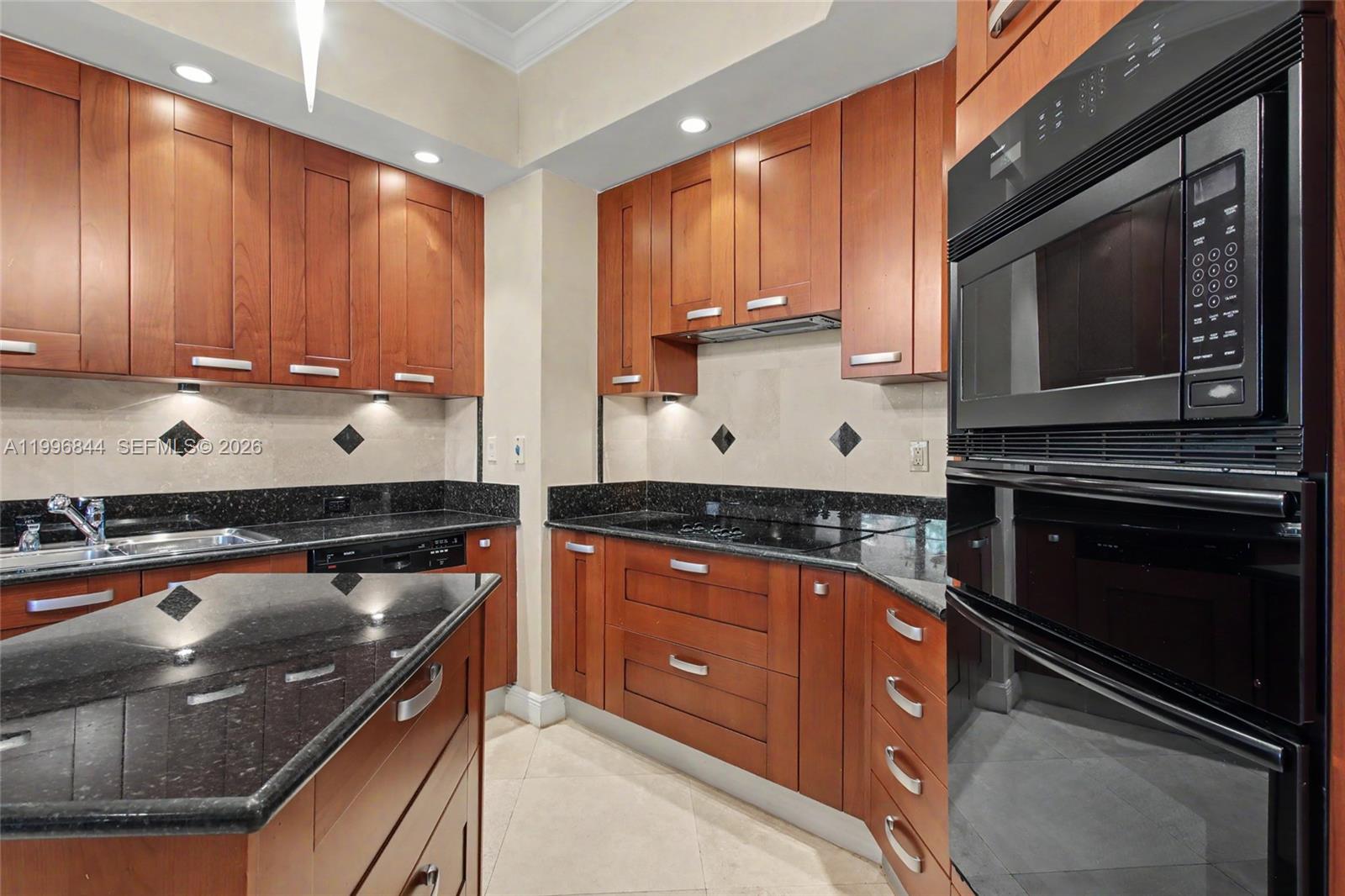 60 Edgewater Dr #3G Coral Gables, FL 33133