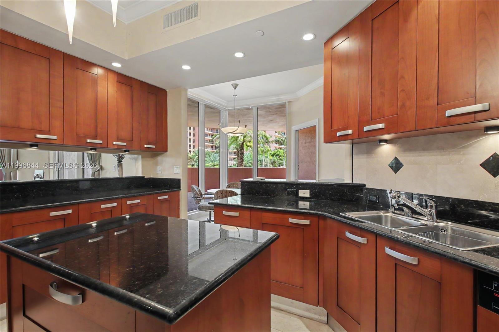 60 Edgewater Dr #3G Coral Gables, FL 33133