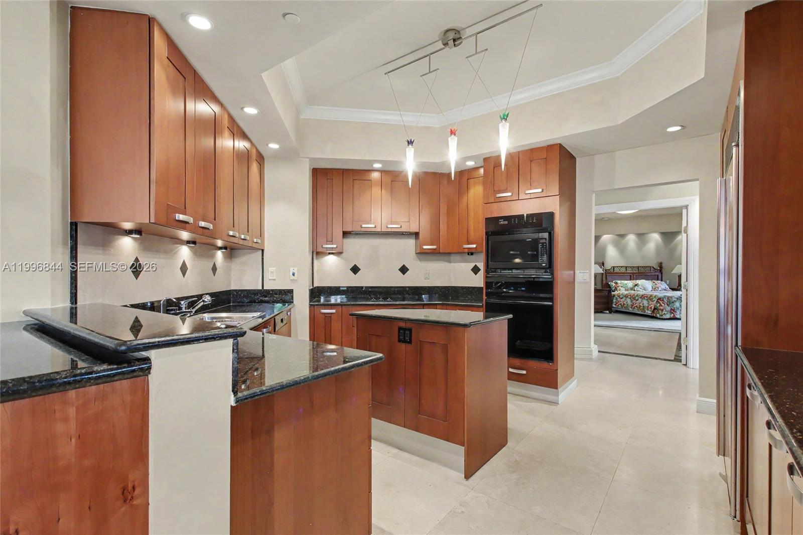 60 Edgewater Dr #3G Coral Gables, FL 33133